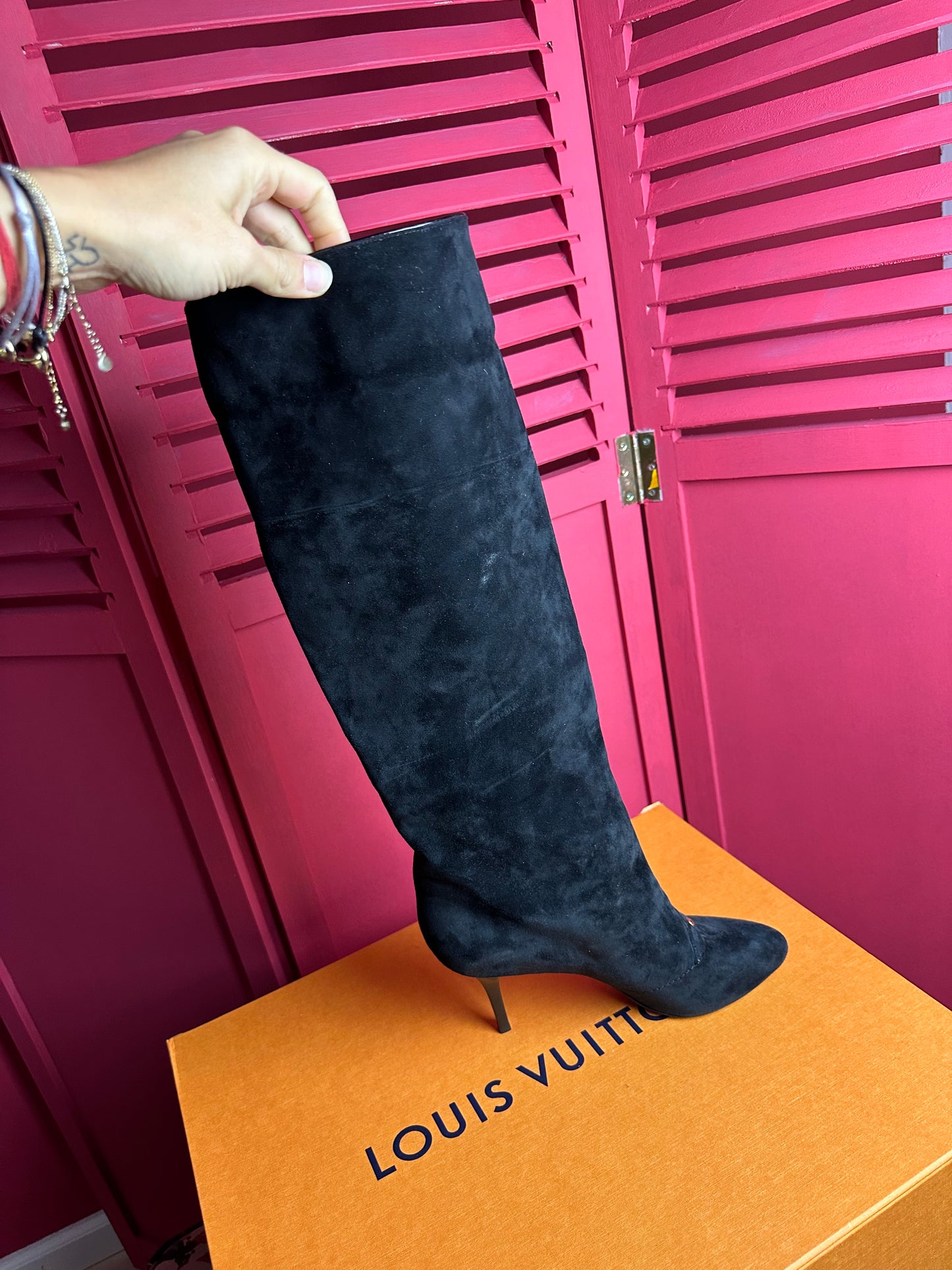 Bottes en daim Louis Vuitton noir/imprimé panthère