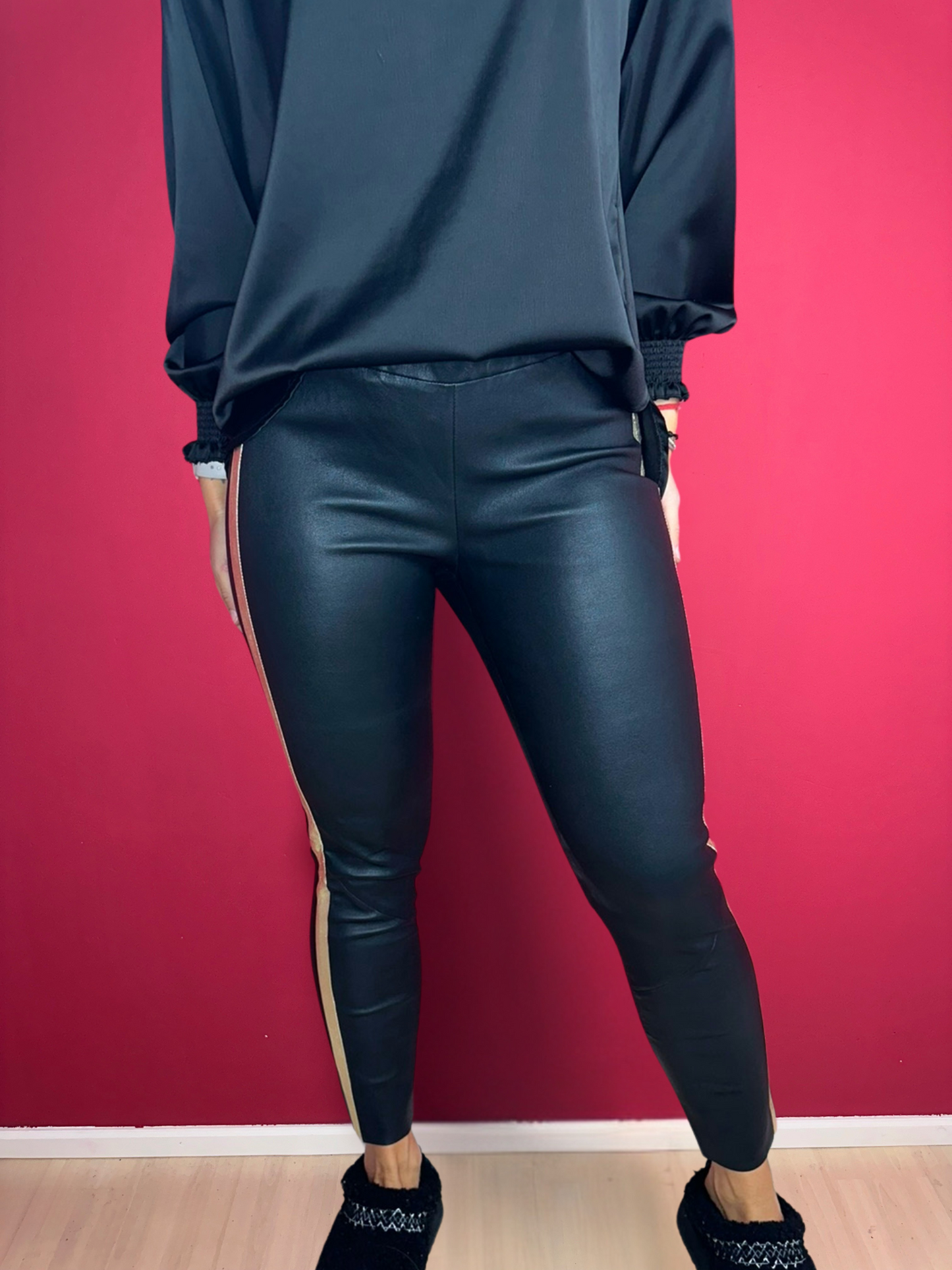 Pantalon en cuir Arma noir, or