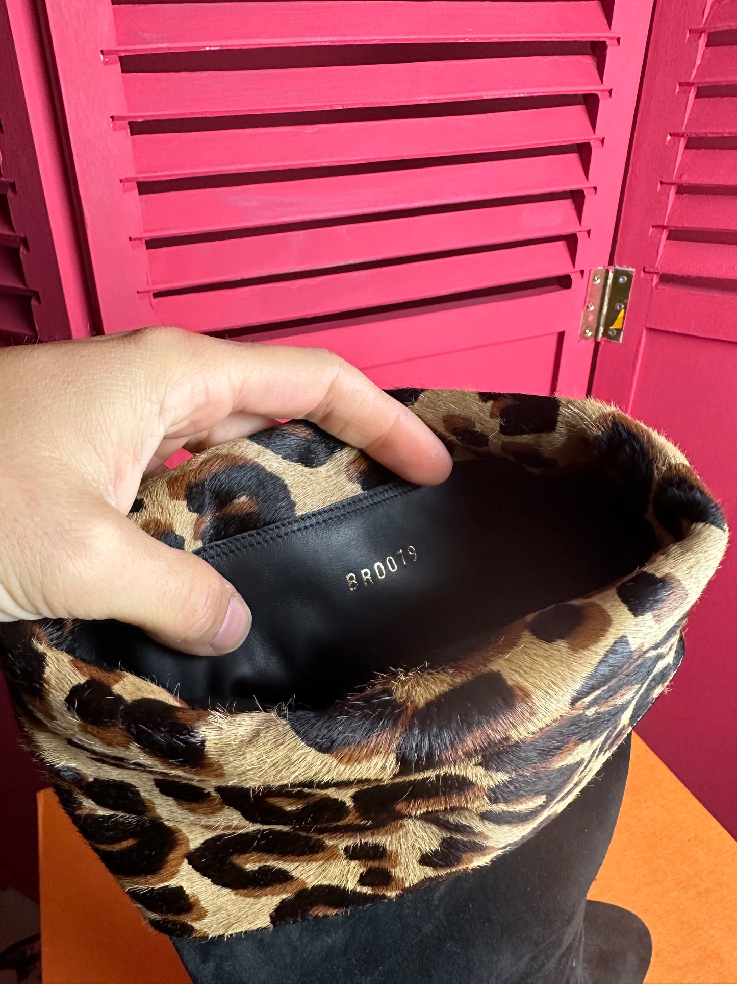 Bottes en daim Louis Vuitton noir/imprimé panthère