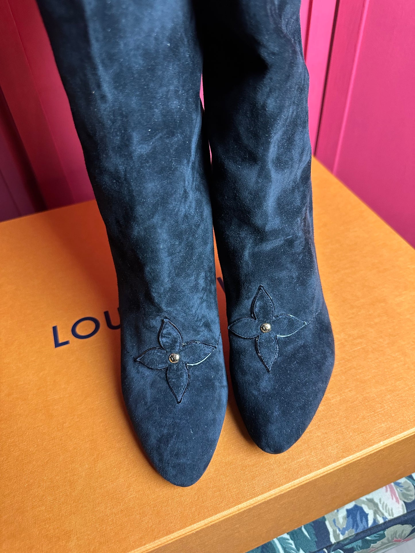 Bottes en daim Louis Vuitton noir/imprimé panthère