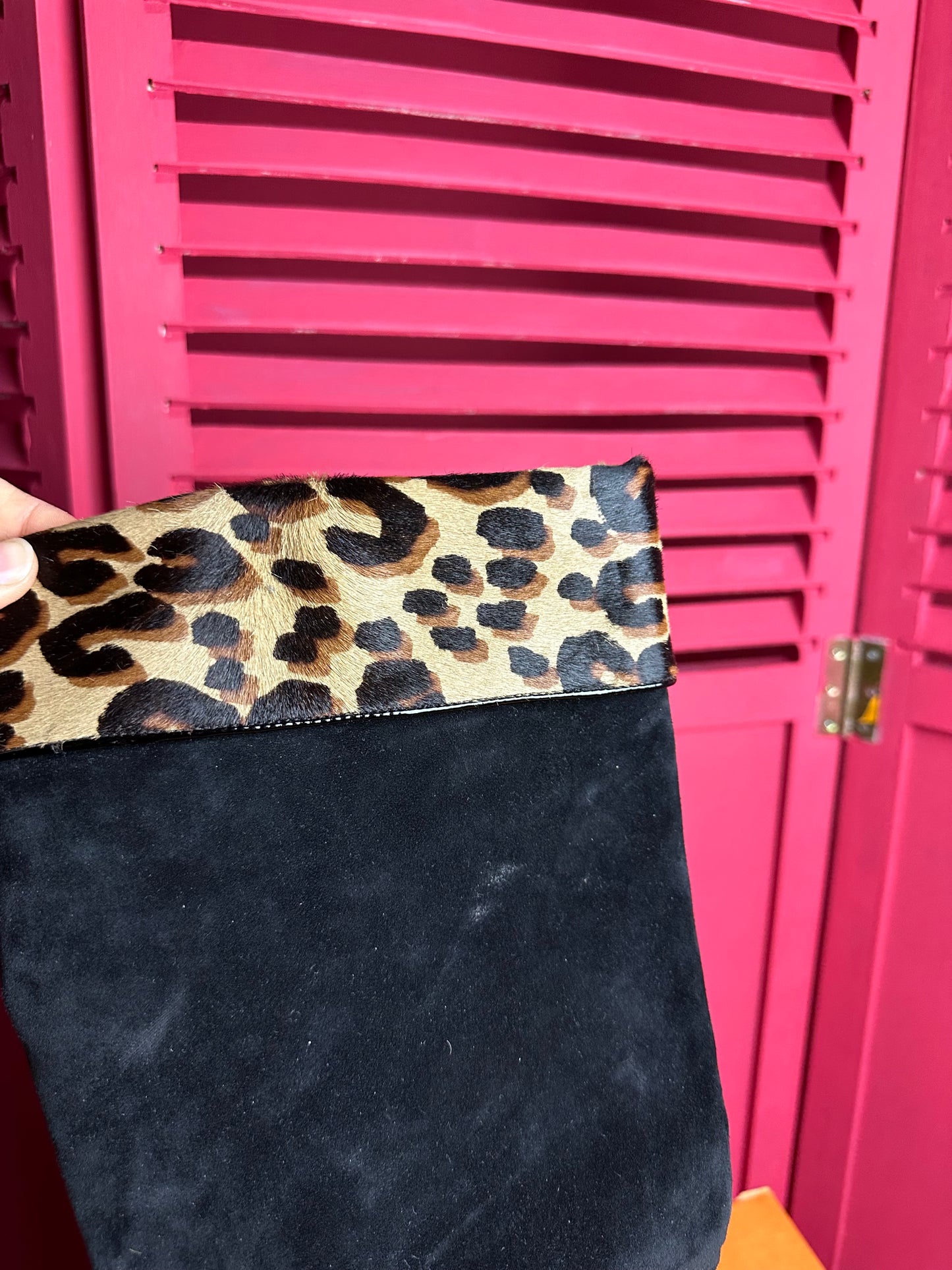 Bottes en daim Louis Vuitton noir/imprimé panthère