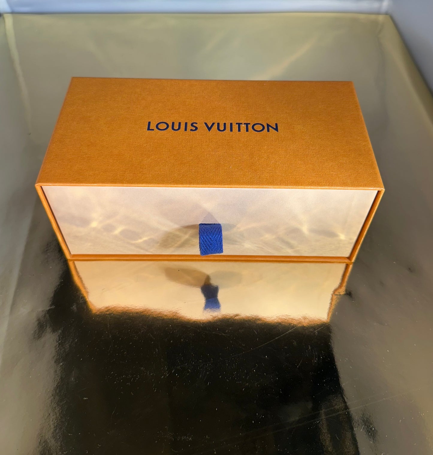 Louis Vuitton zonnebril – rood montuur met Monogram strass details