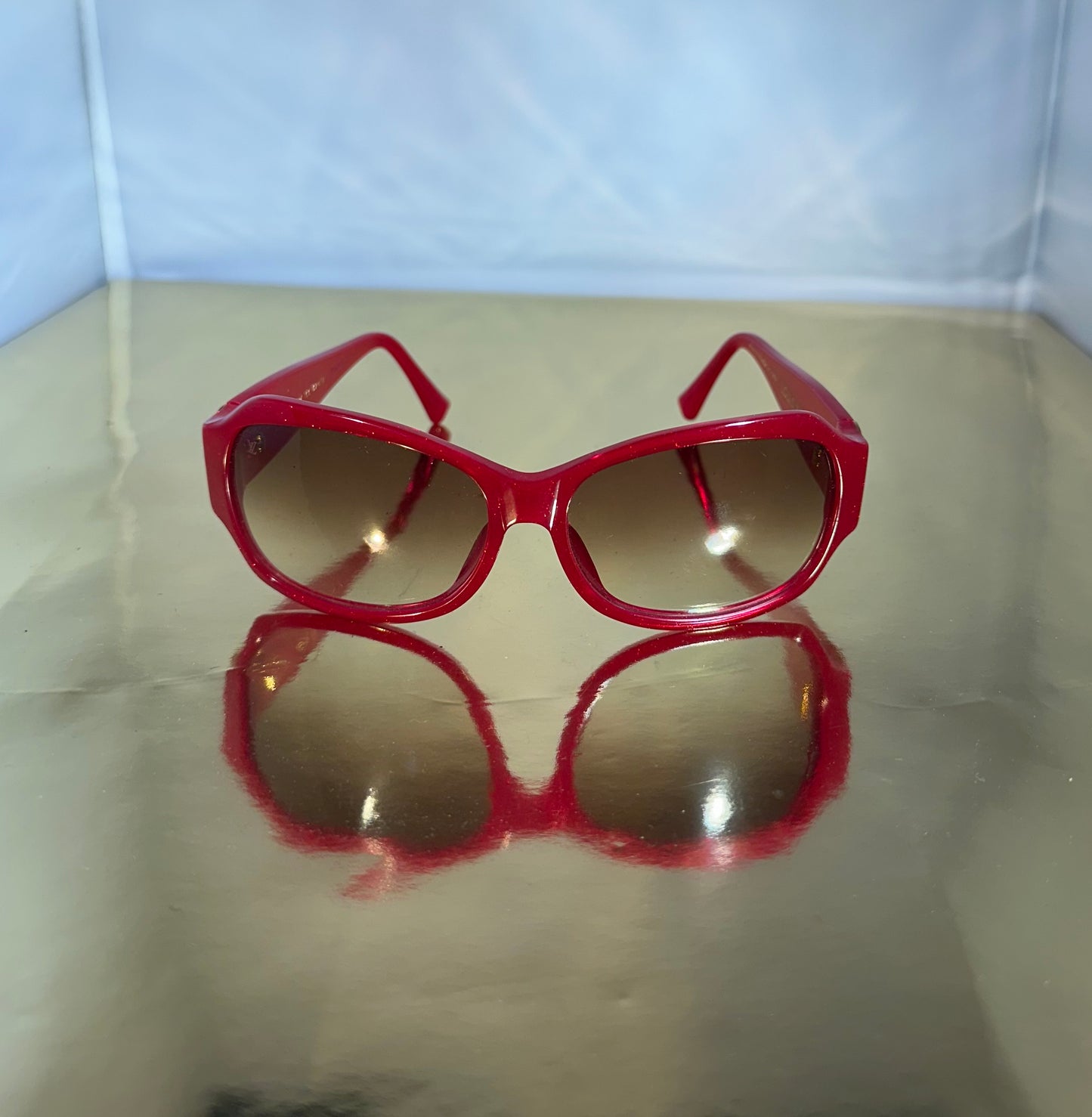 Louis Vuitton zonnebril – rood montuur met Monogram strass details