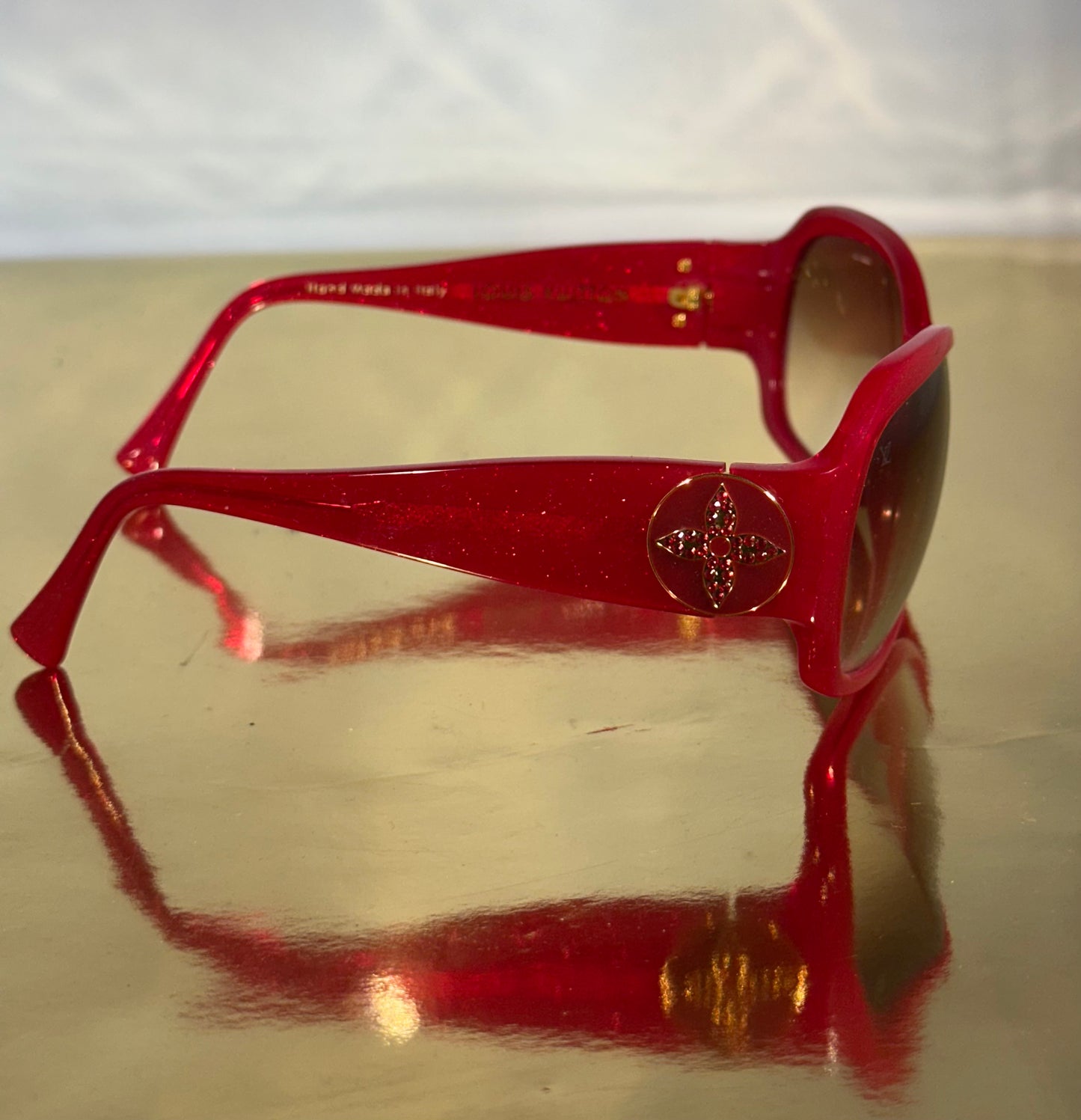 Louis Vuitton zonnebril – rood montuur met Monogram strass details
