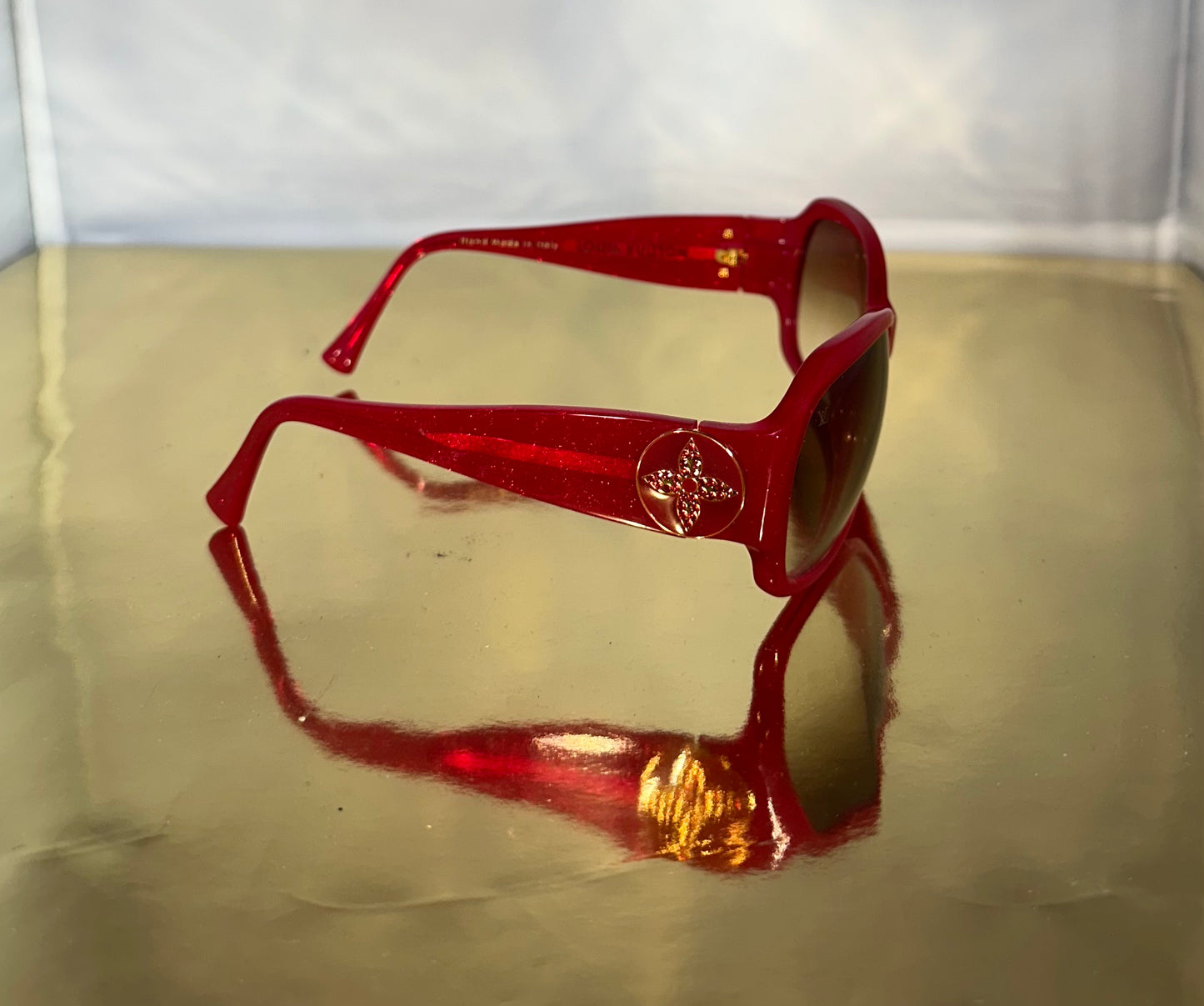 Louis Vuitton zonnebril – rood montuur met Monogram strass details