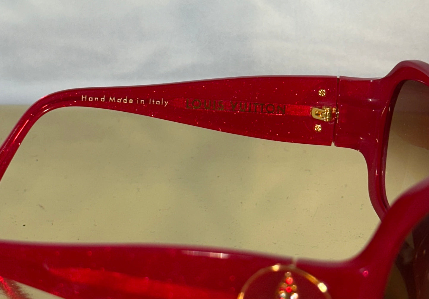 Louis Vuitton zonnebril – rood montuur met Monogram strass details