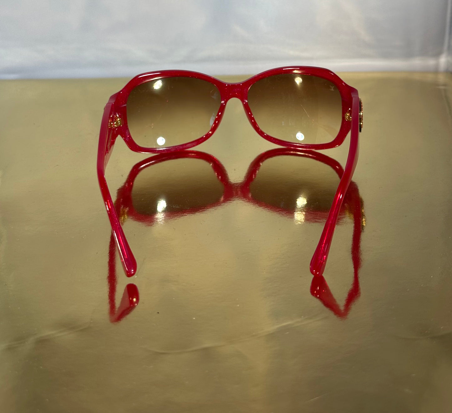 Louis Vuitton zonnebril – rood montuur met Monogram strass details