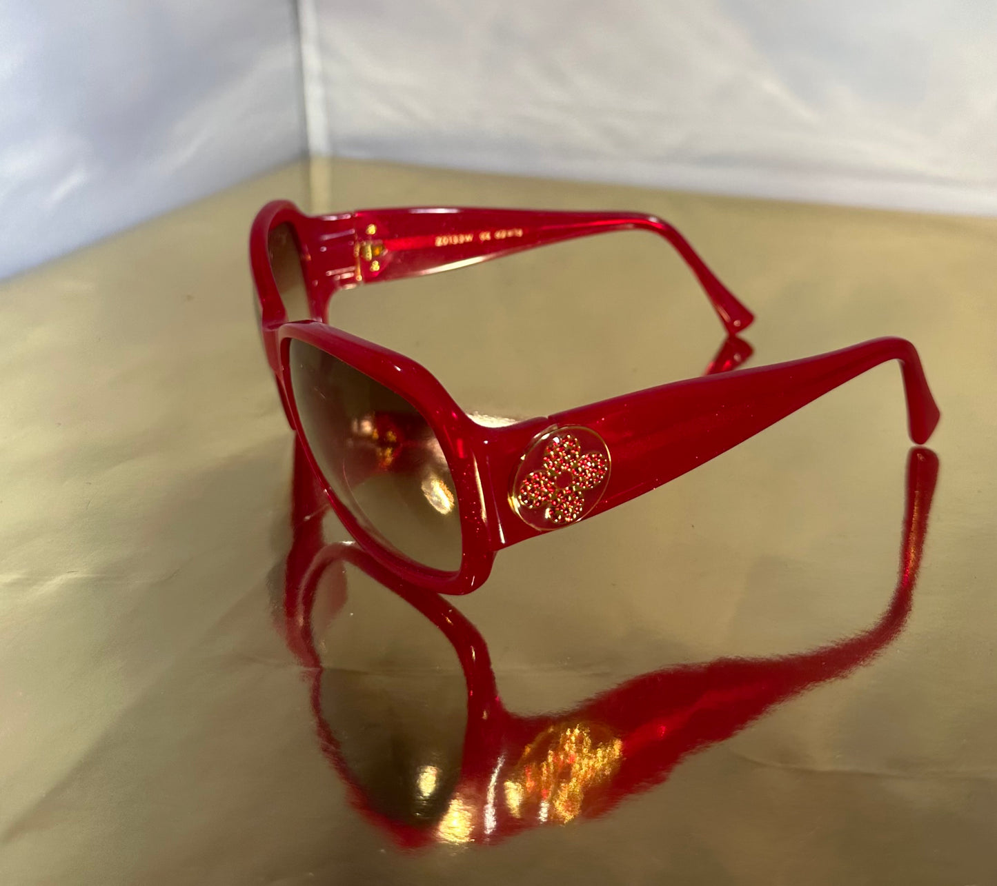 Louis Vuitton zonnebril – rood montuur met Monogram strass details