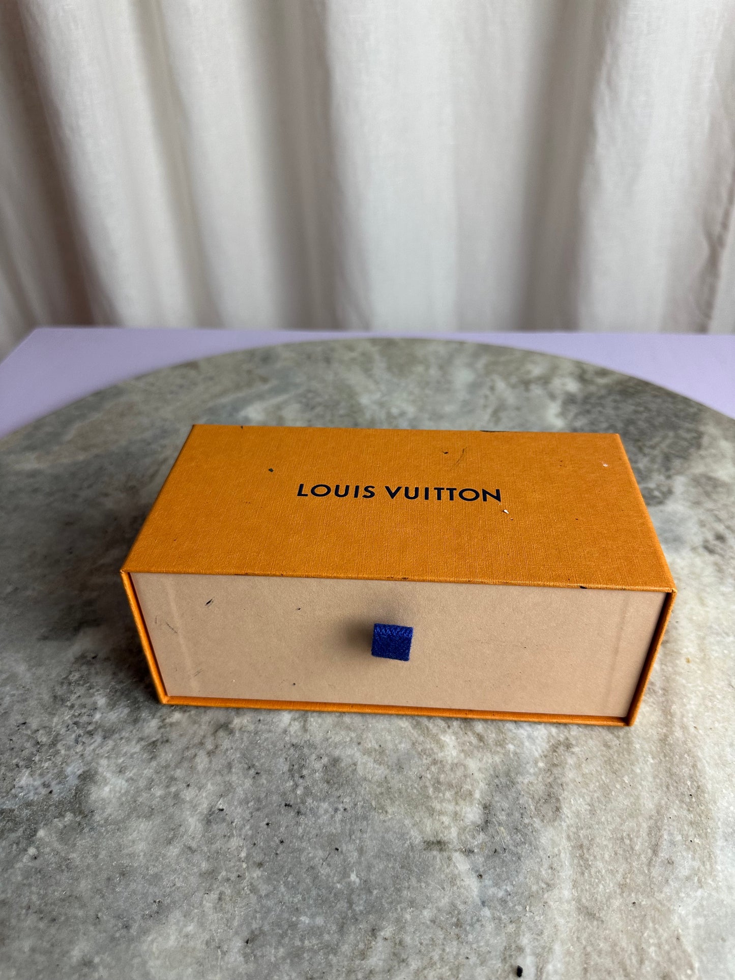 Louis Vuitton zonnebril – rood montuur met Monogram strass details