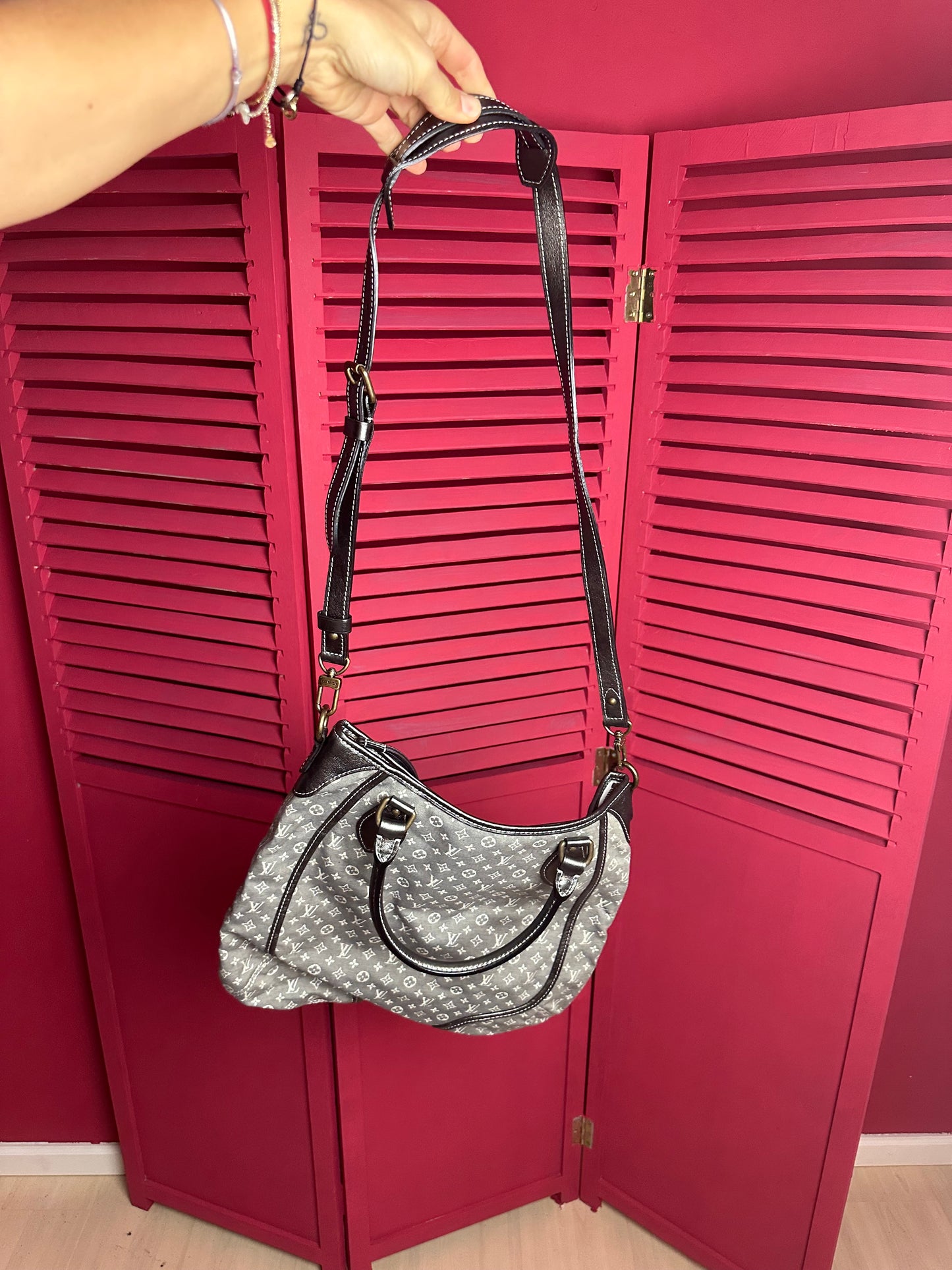 Tas Louis Vuitton grijs