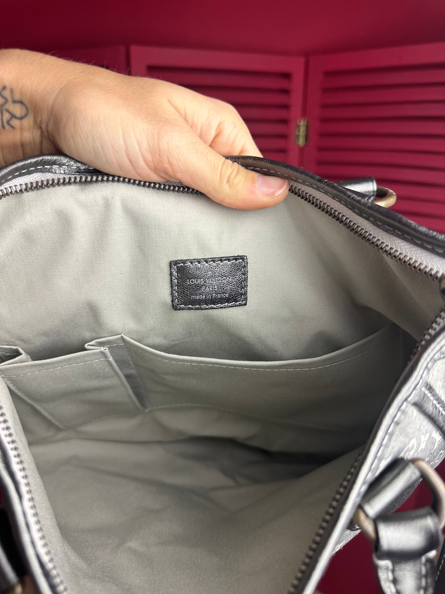 Tas Louis Vuitton grijs