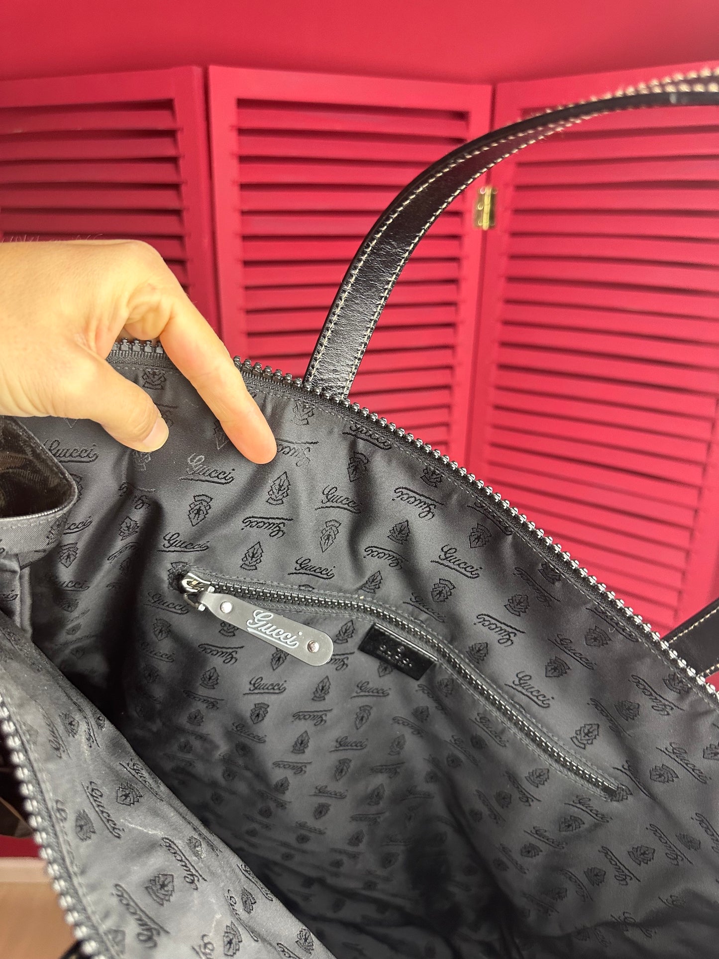 Gucci emblem tote bag zwart