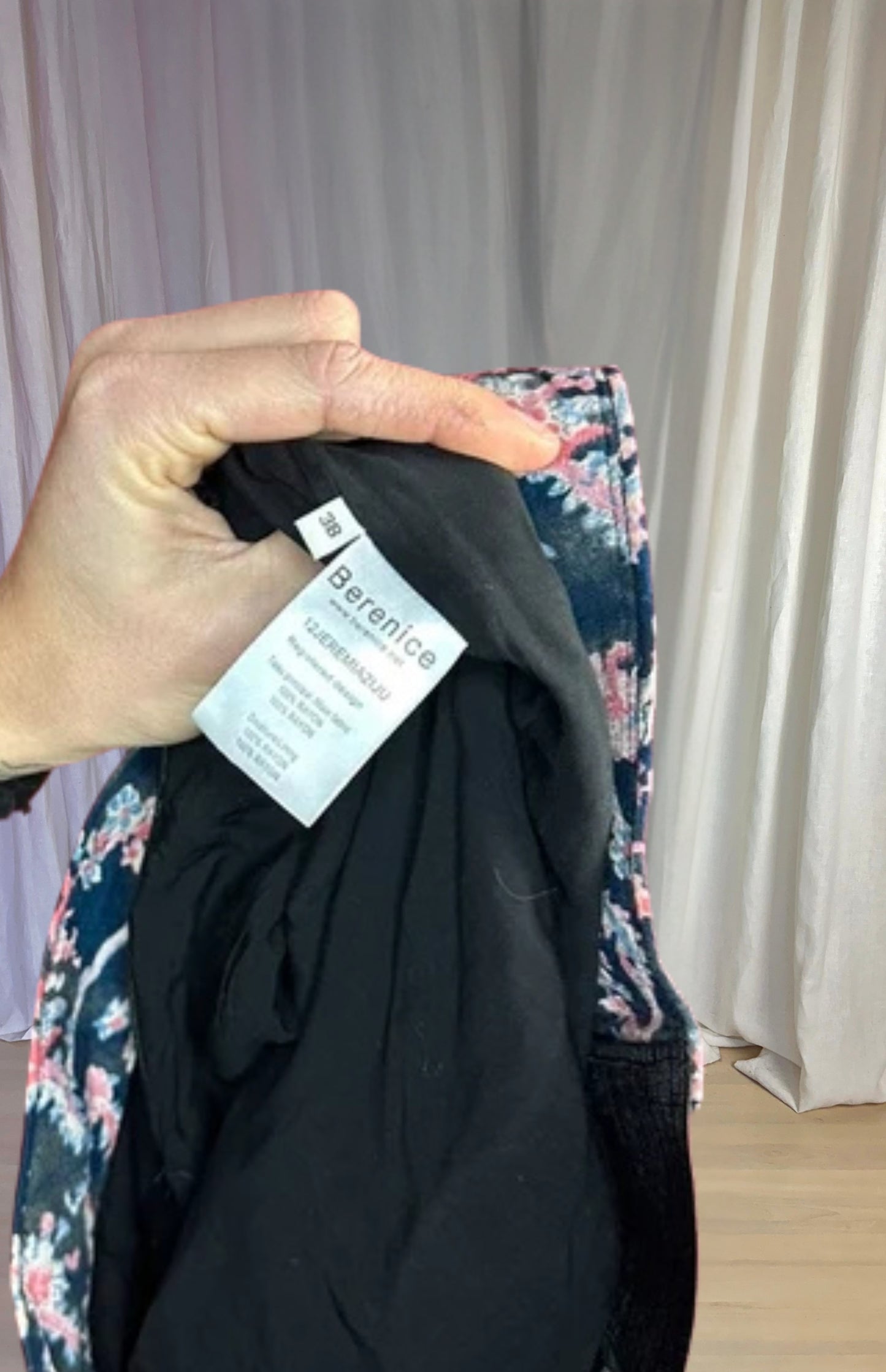 Rok Berenice print zwart, rood maat M