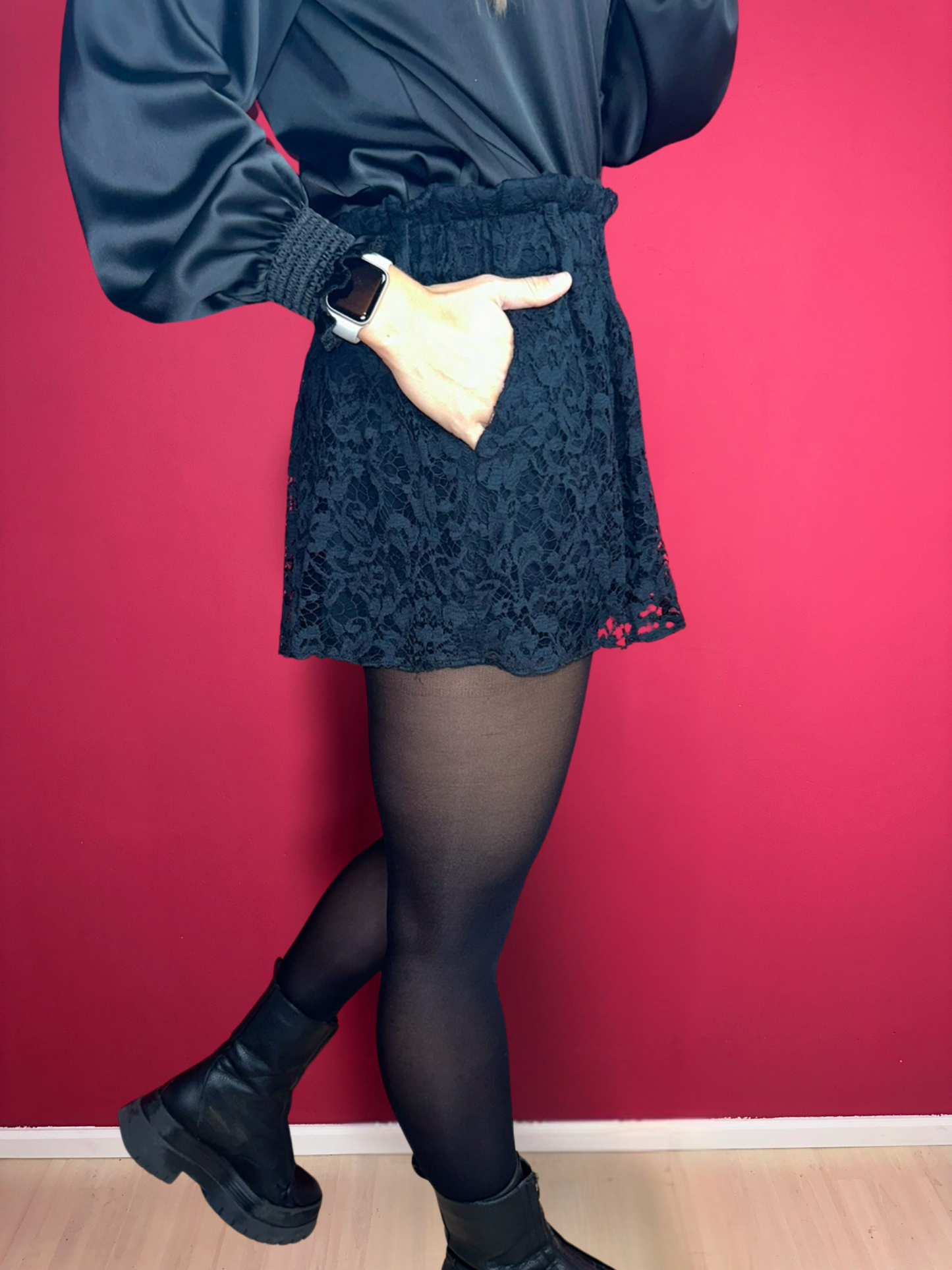 Short IRO en dentelle noire