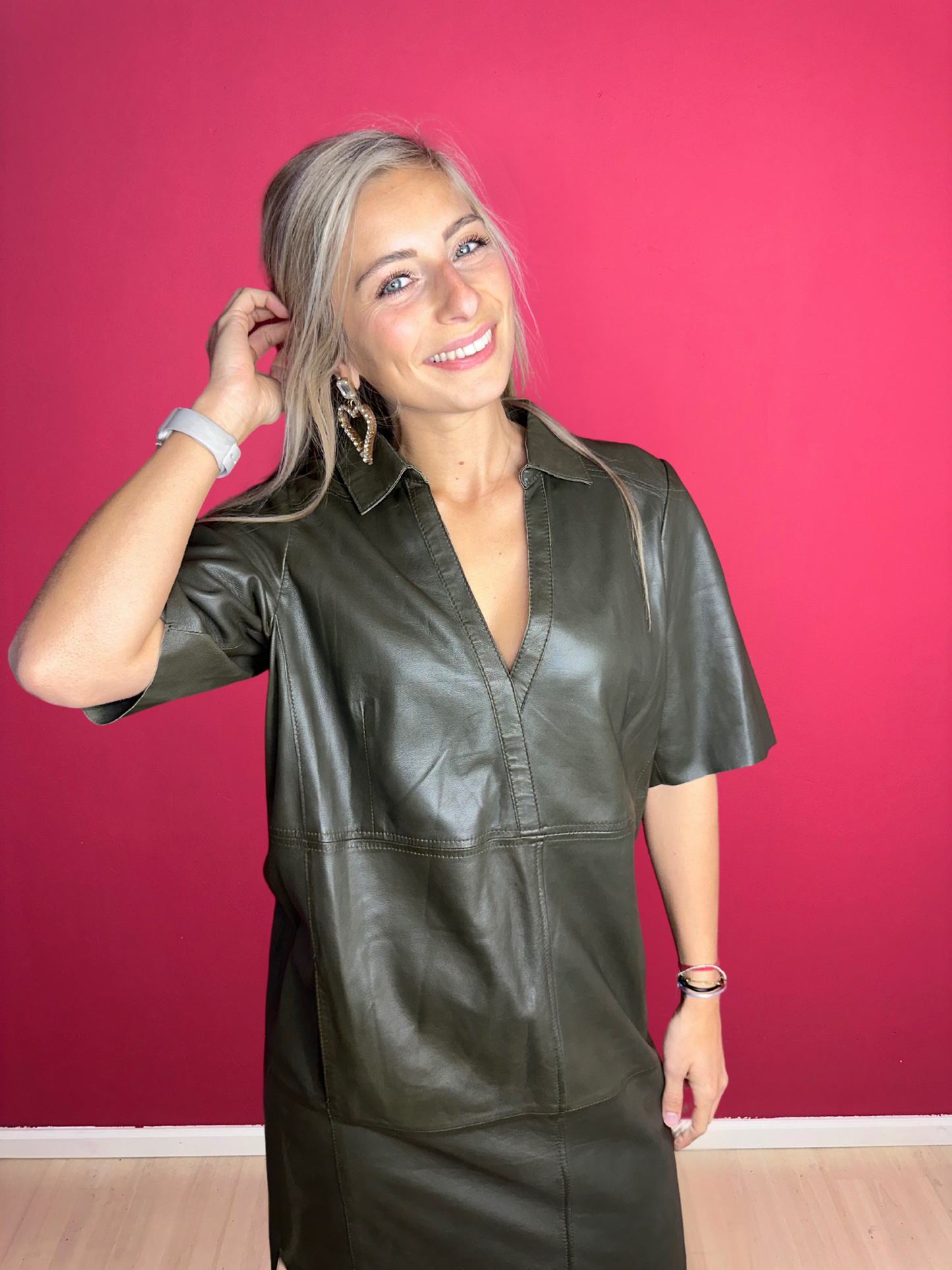 Robe en cuir vert armée