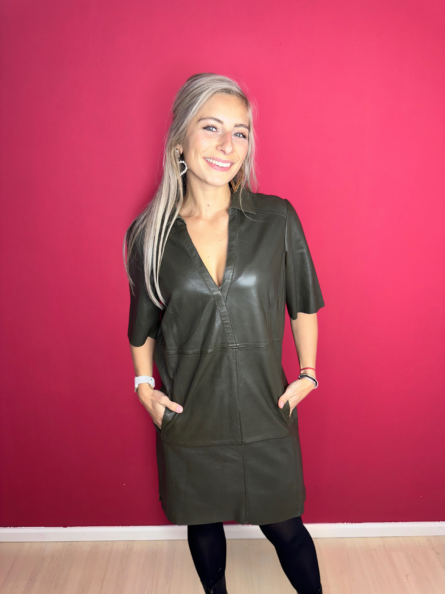 Robe en cuir vert armée