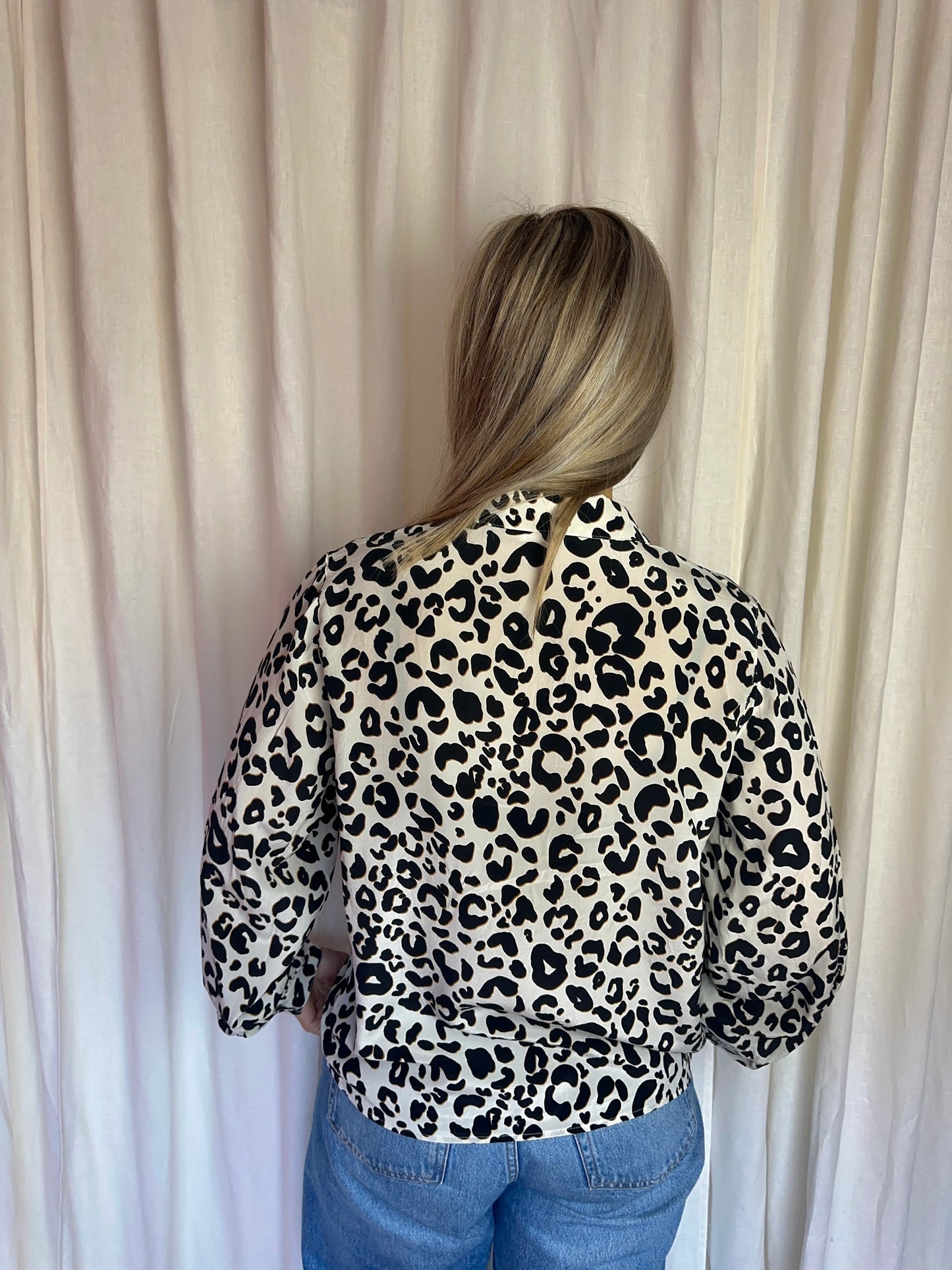 Blouse Anine Bing luxe zijde panterprint wit - maat M(38)