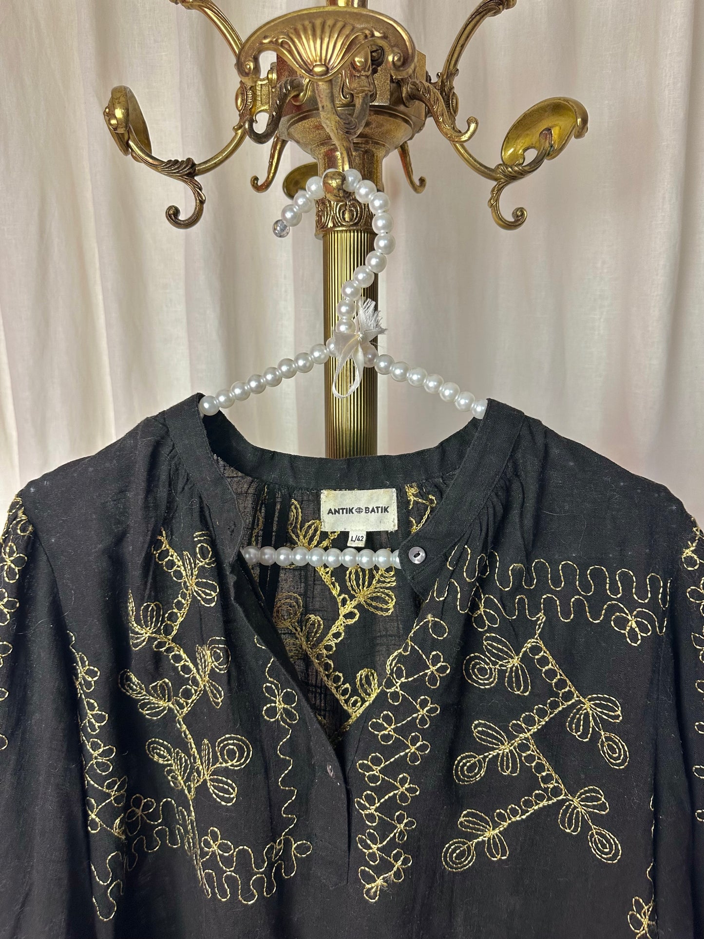 Blouse Antik Batik zwart geborduurd goud - maat L