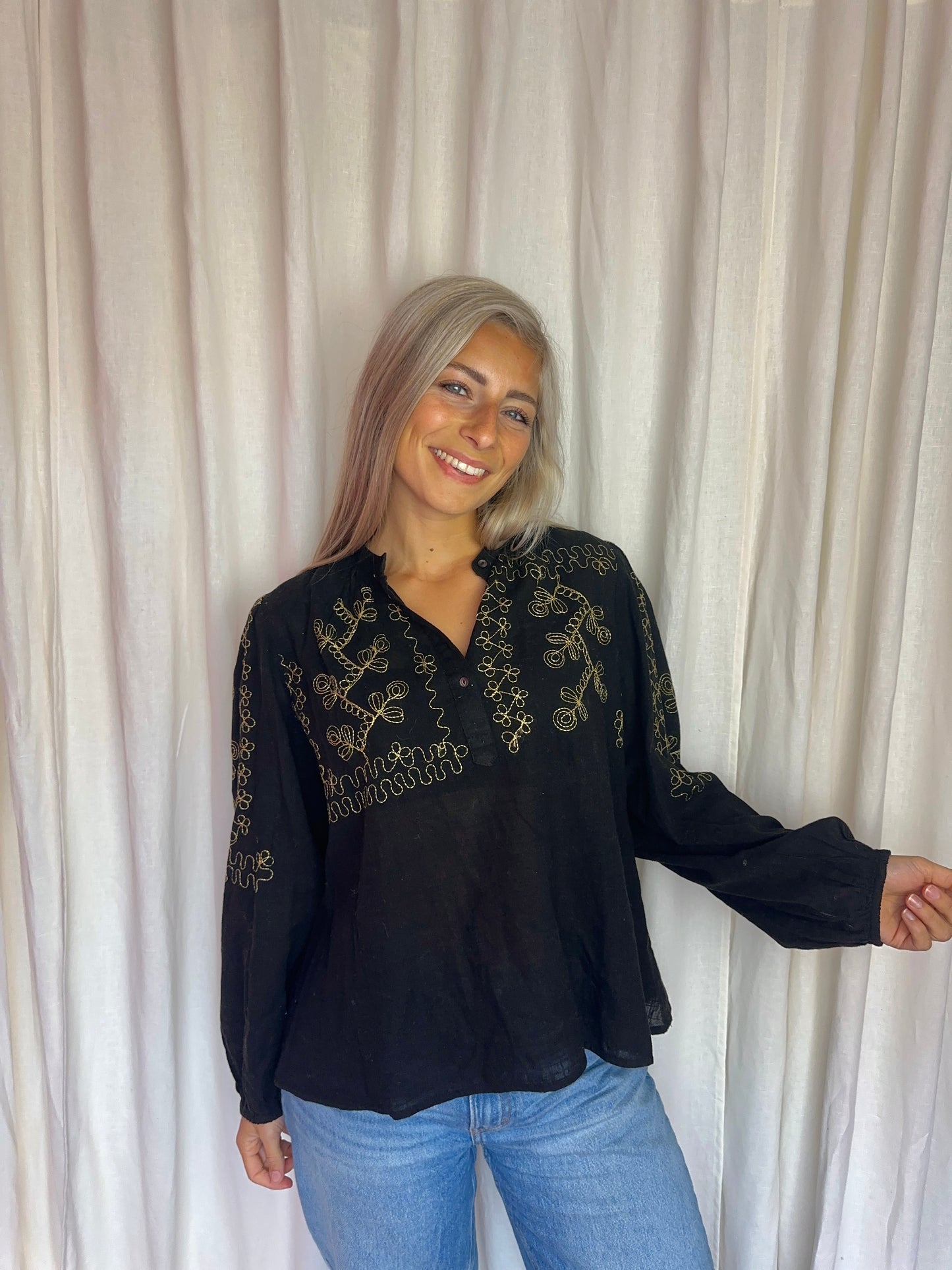 Blouse Antik Batik zwart geborduurd goud - maat L