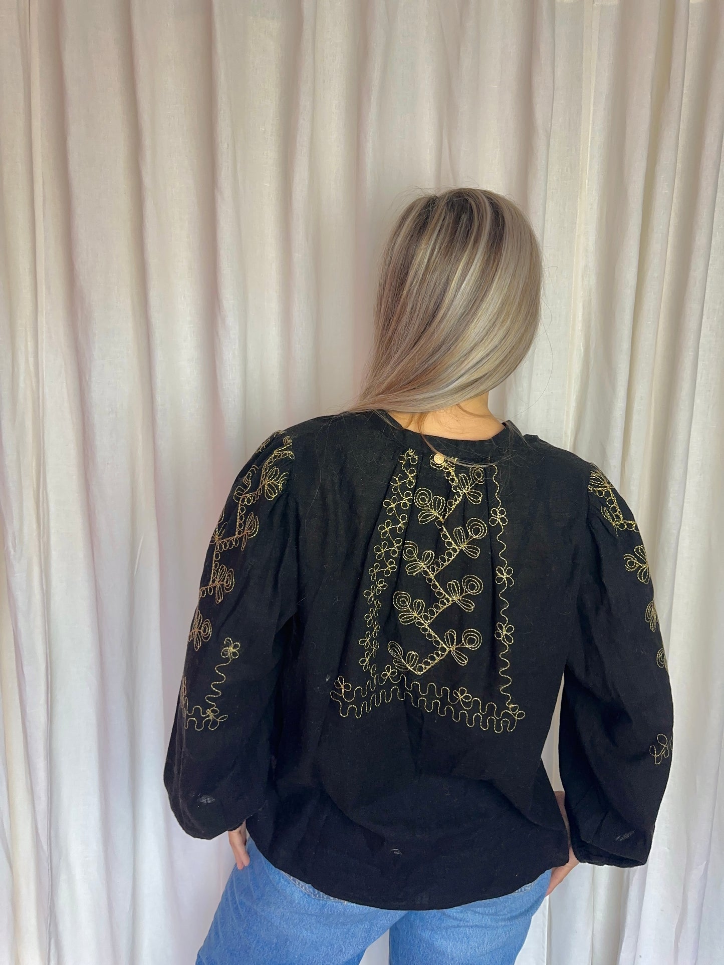 Blouse Antik Batik zwart geborduurd goud - maat L