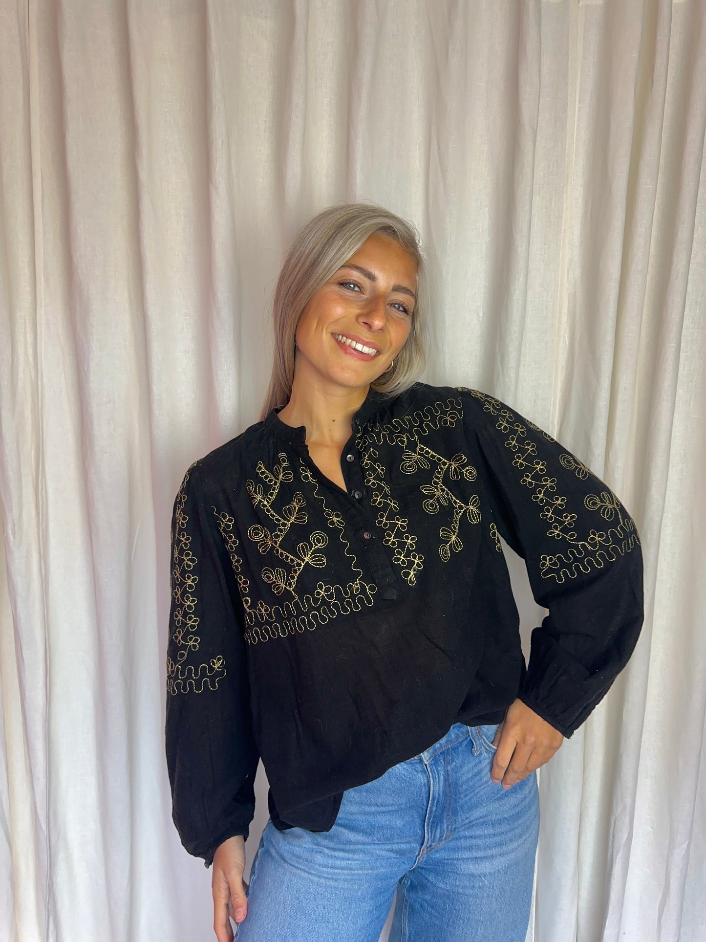 Blouse Antik Batik zwart geborduurd goud - maat L