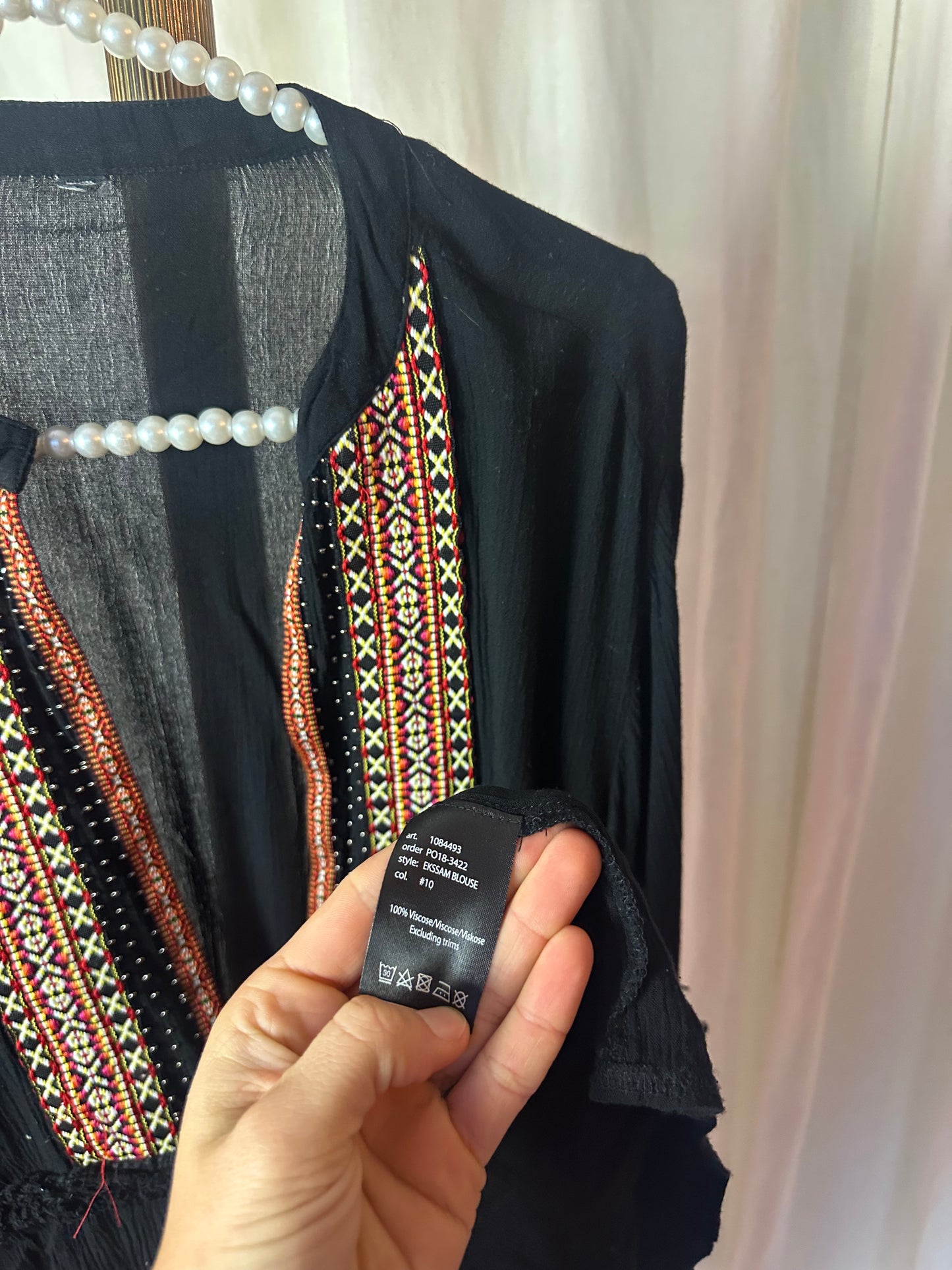 Blouse Eksept embroidered aztec print maat XL