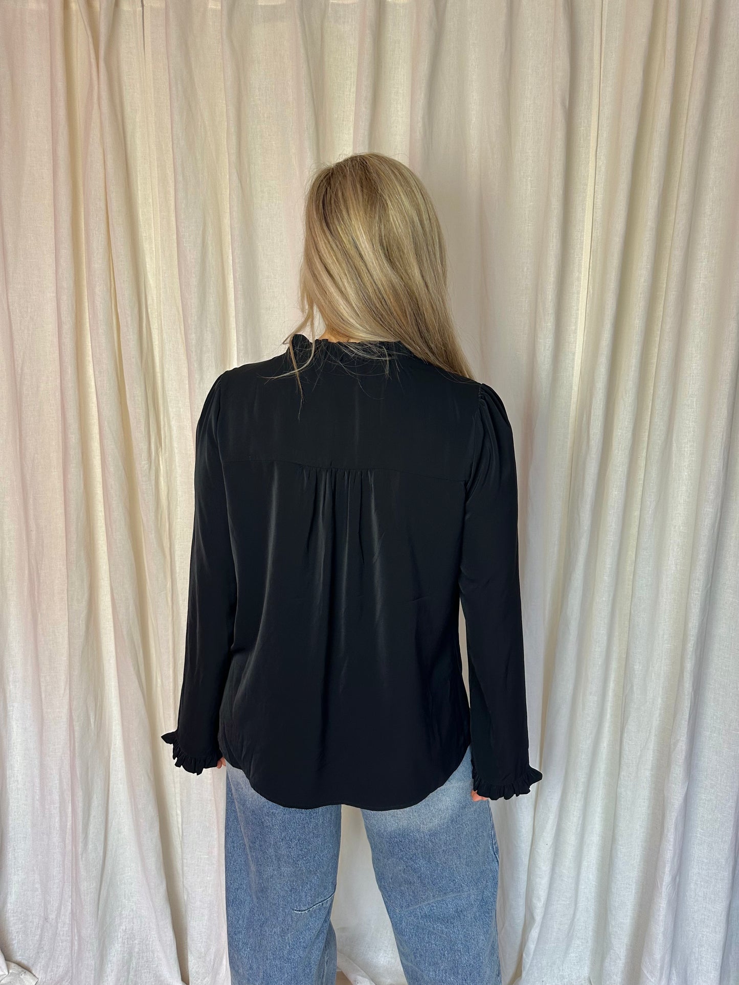 Blouse Unika ruffle zwart maat L