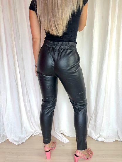 Broek Ambika lederlook zwart - Maat XL