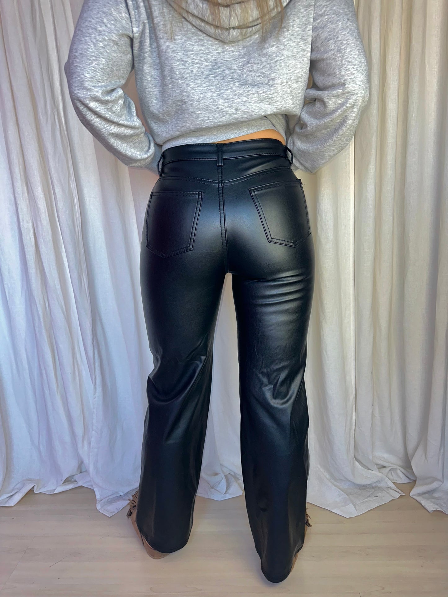 Broek Hello Miss wide leg PU leather zwart maat S