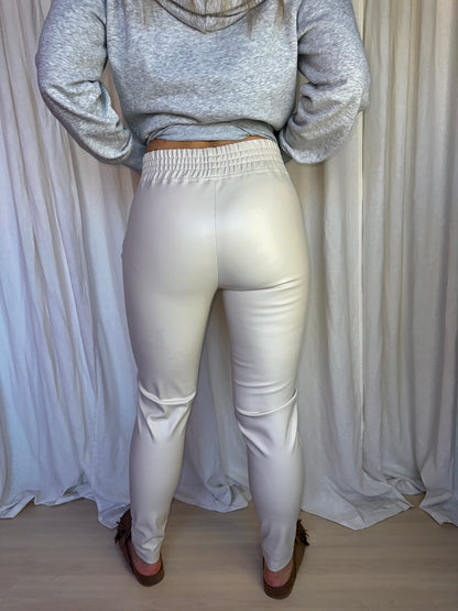 Broek SistersPoint PU leather beige maat S