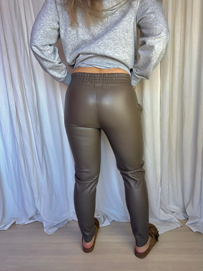 Broek SistersPoint PU leather taupe maat S
