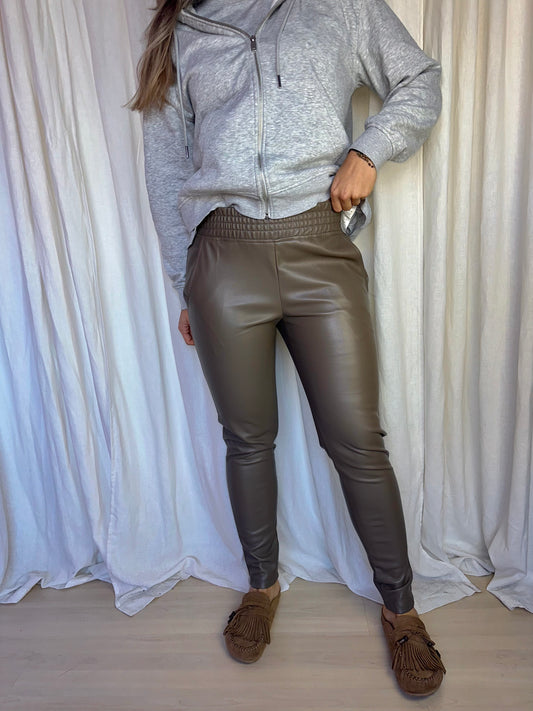 Broek SistersPoint PU leather taupe maat S