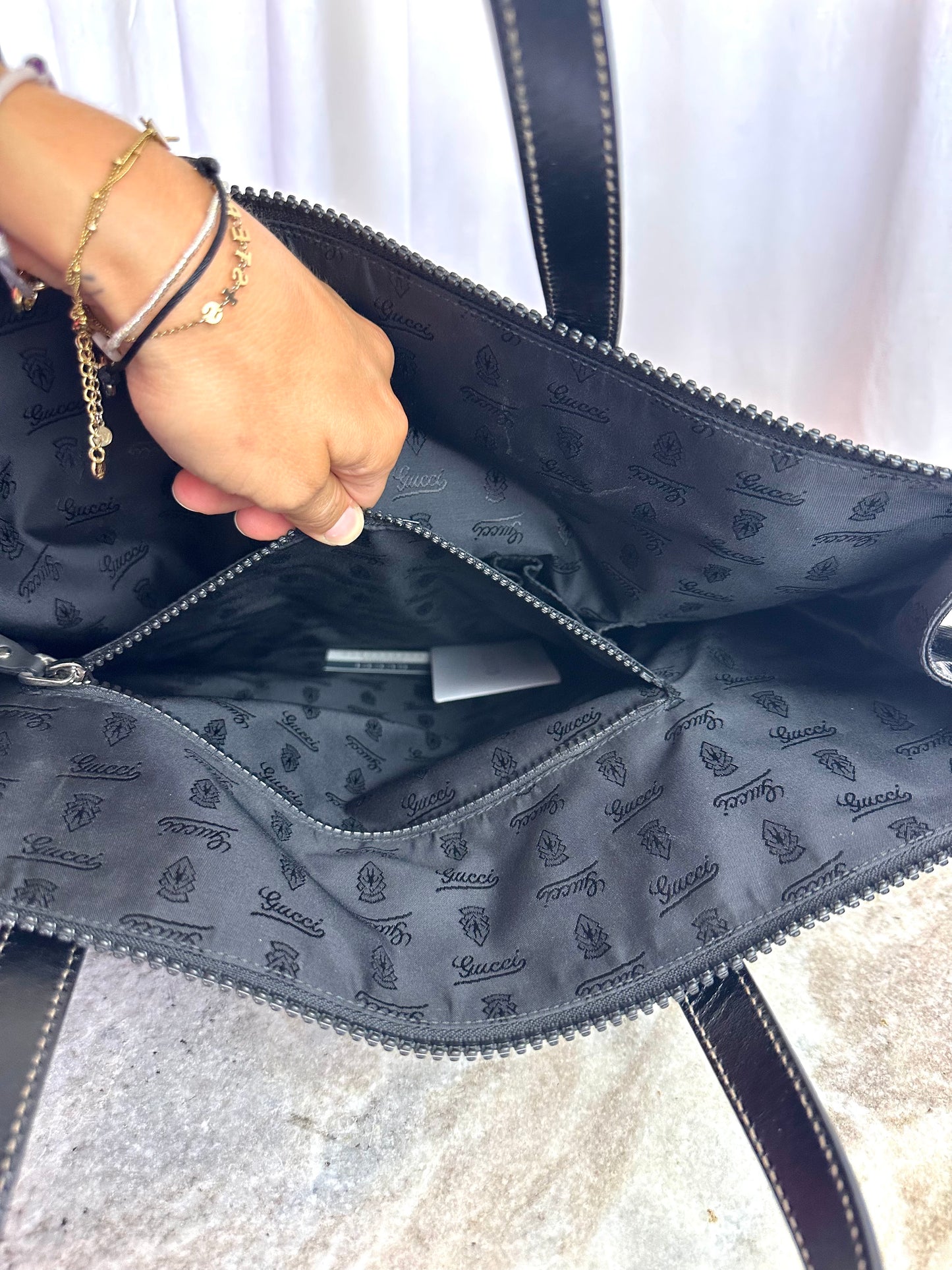 Gucci emblem tote bag lak zwart