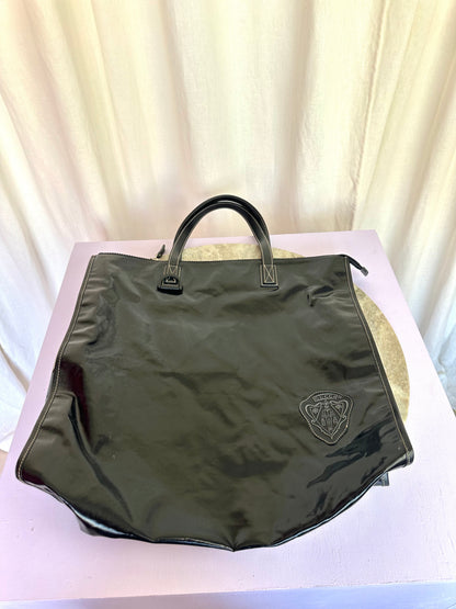 Gucci emblem tote bag lak zwart
