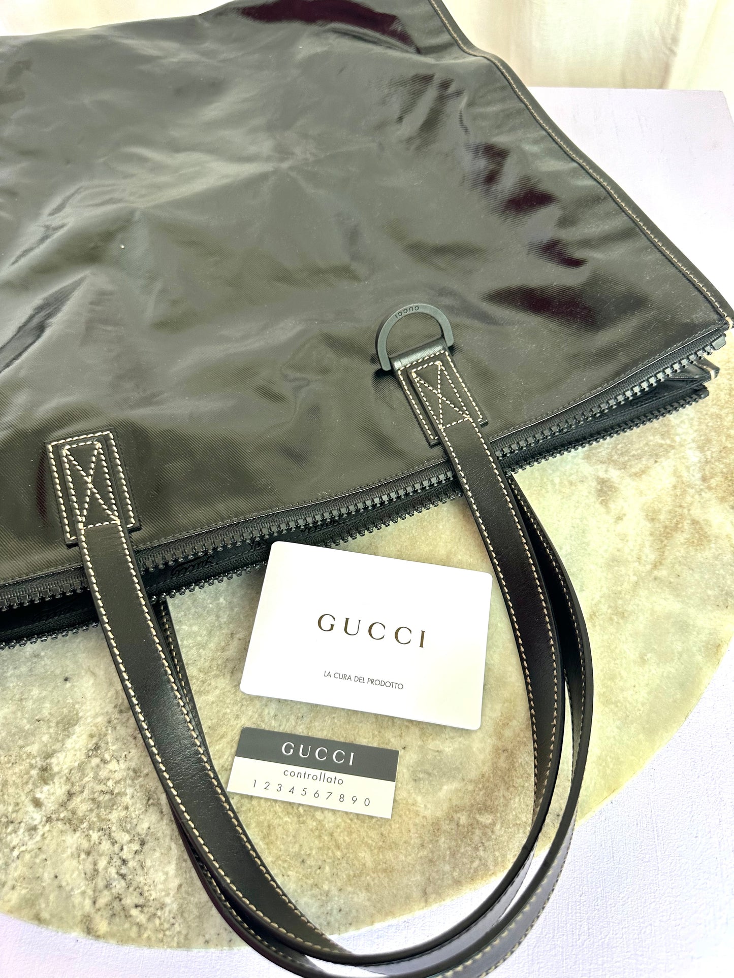 Gucci emblem tote bag lak zwart
