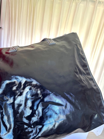 Gucci emblem tote bag lak zwart