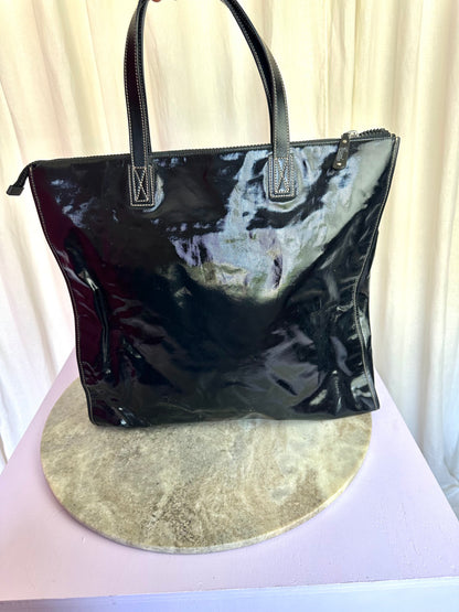 Gucci emblem tote bag lak zwart
