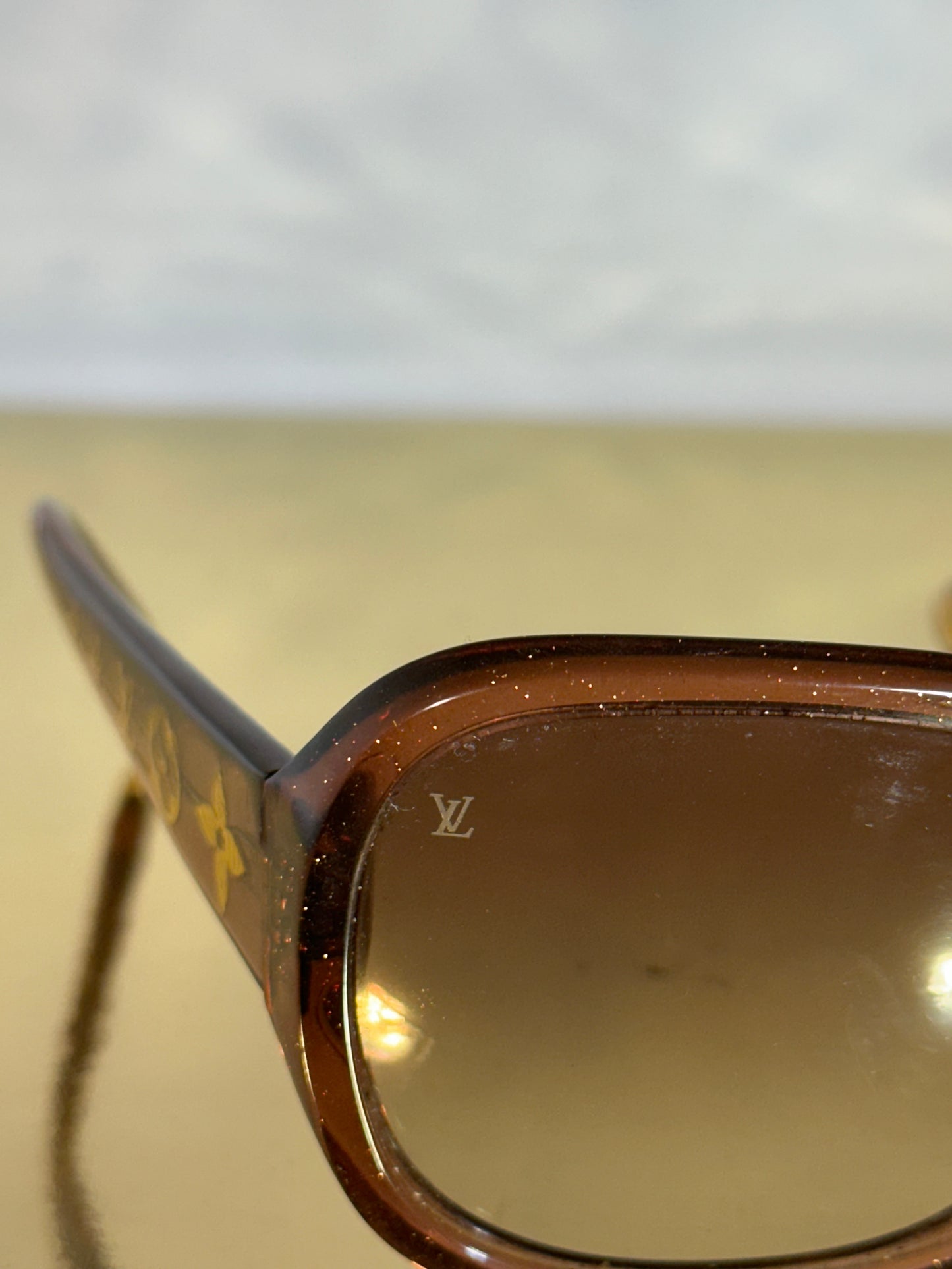 Zonnebril Louis Vuitton Obsession GM bruin glitters