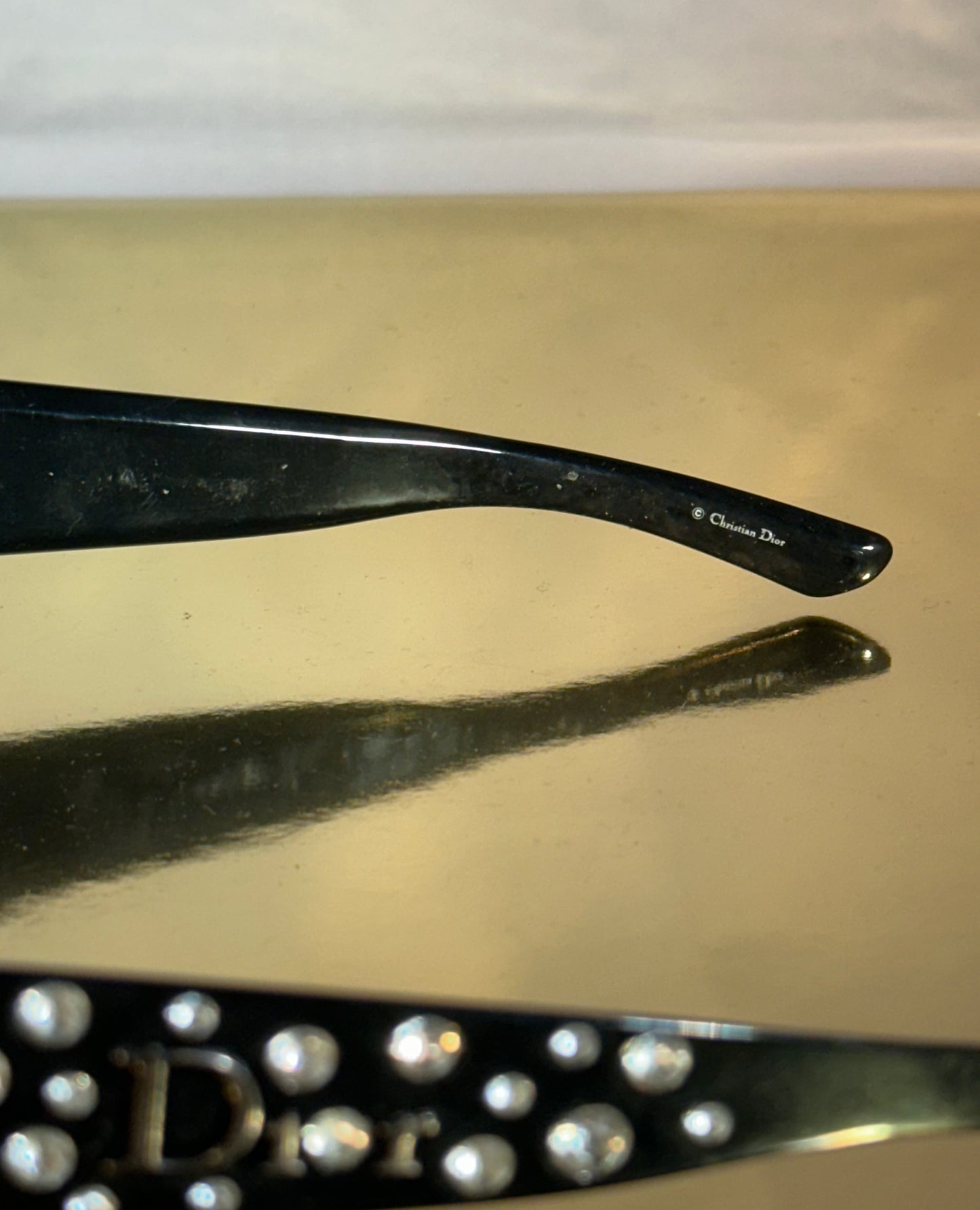 Lunettes de soleil Dior – monture noire avec détails en strass