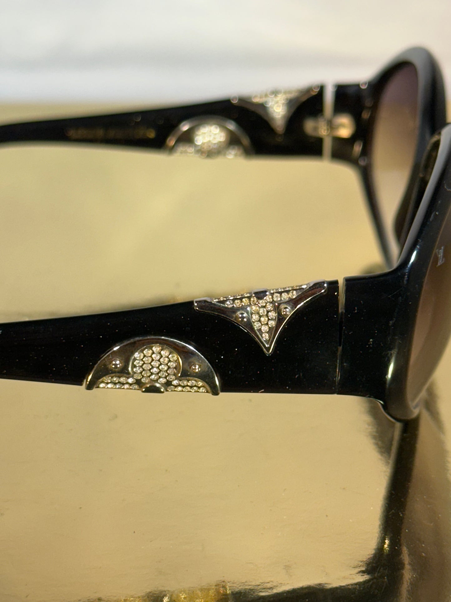 Zonnebril Louis Vuitton zwart - Iris PM
