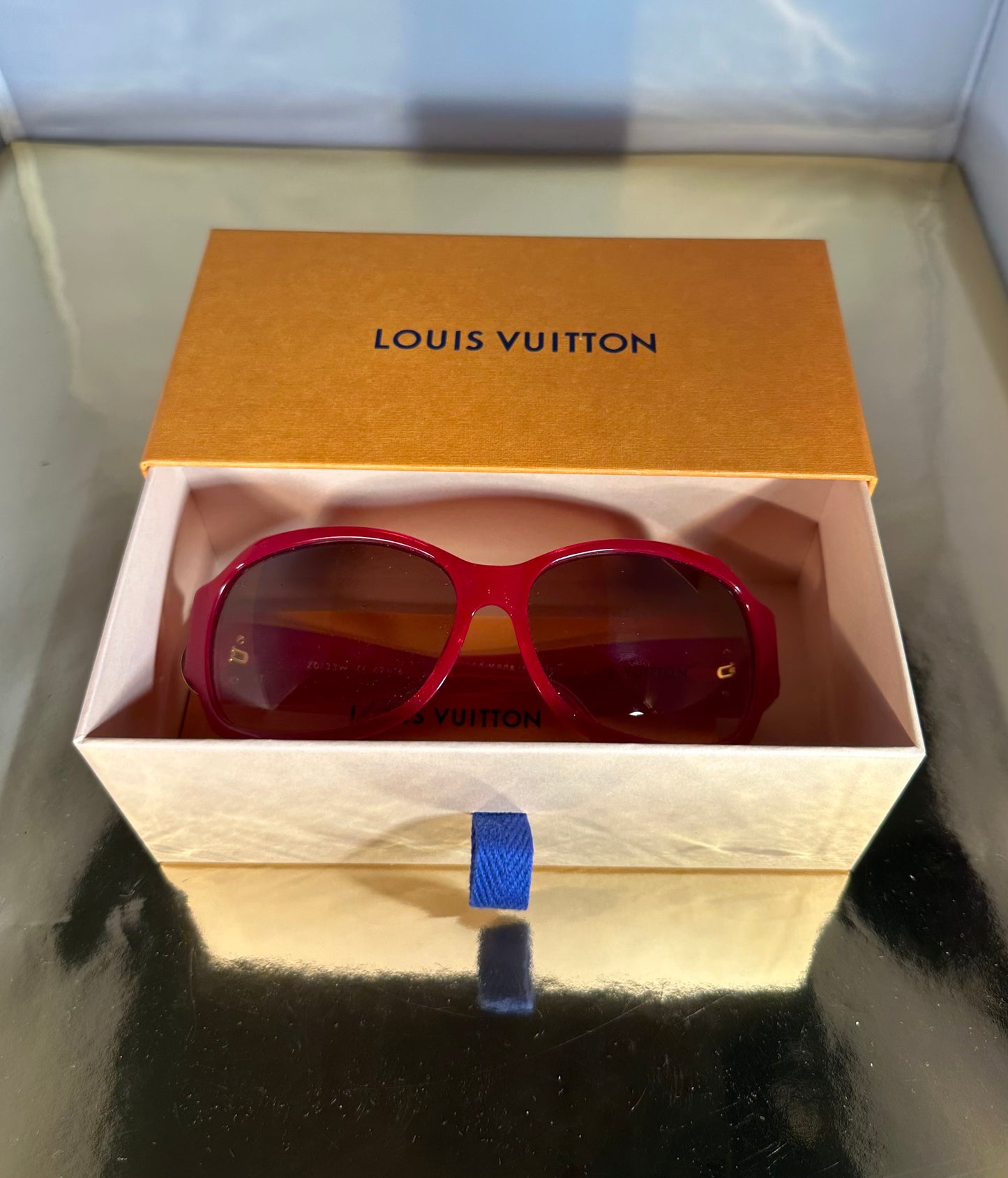 Louis Vuitton zonnebril – rood montuur met Monogram strass details