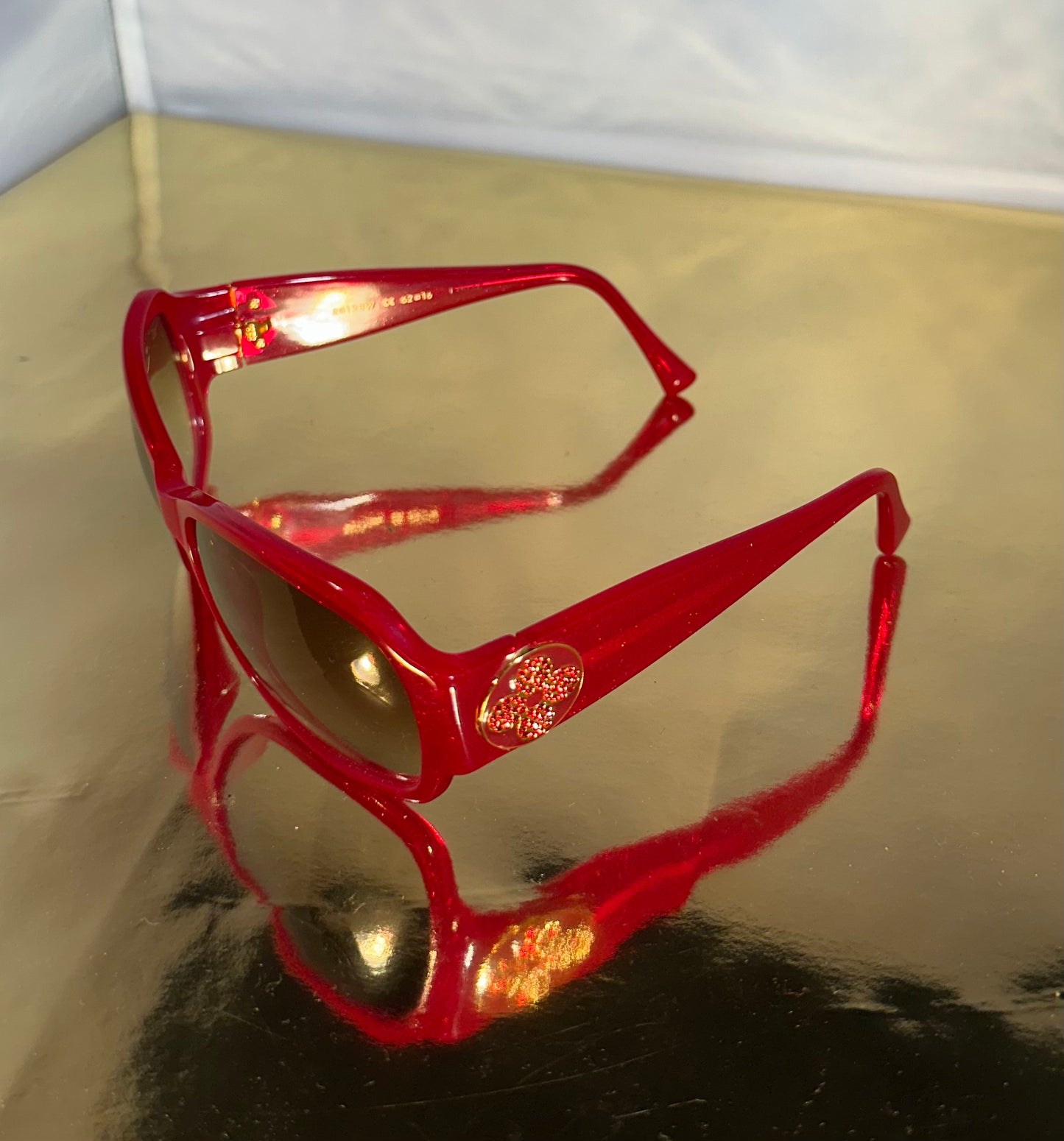 Louis Vuitton zonnebril – rood montuur met Monogram strass details