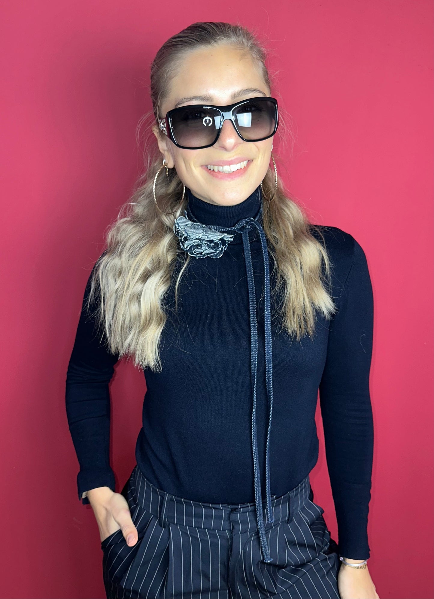 Lunettes de soleil Dior – monture noire avec détails en strass