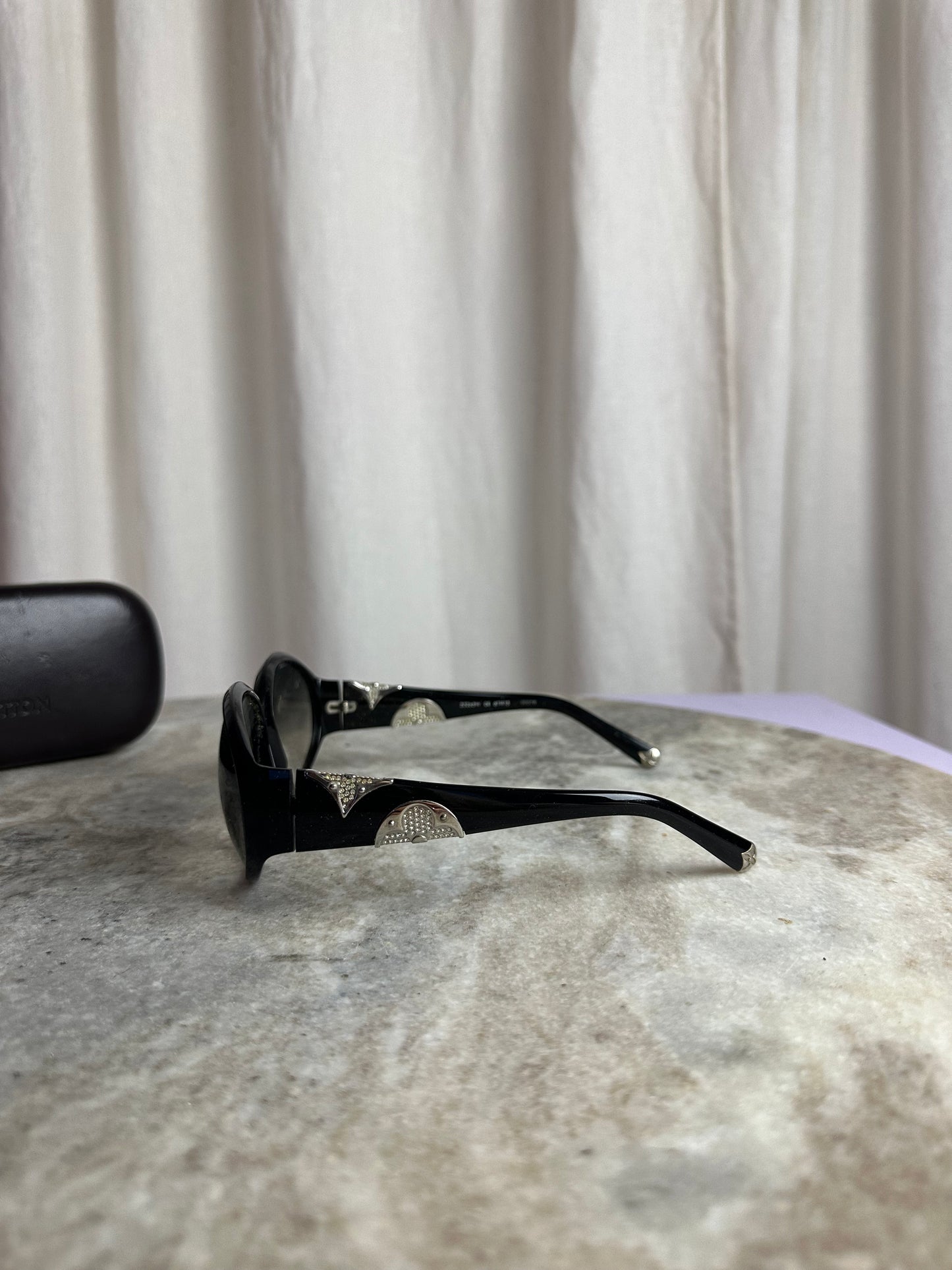 Zonnebril Louis Vuitton zwart - Iris PM