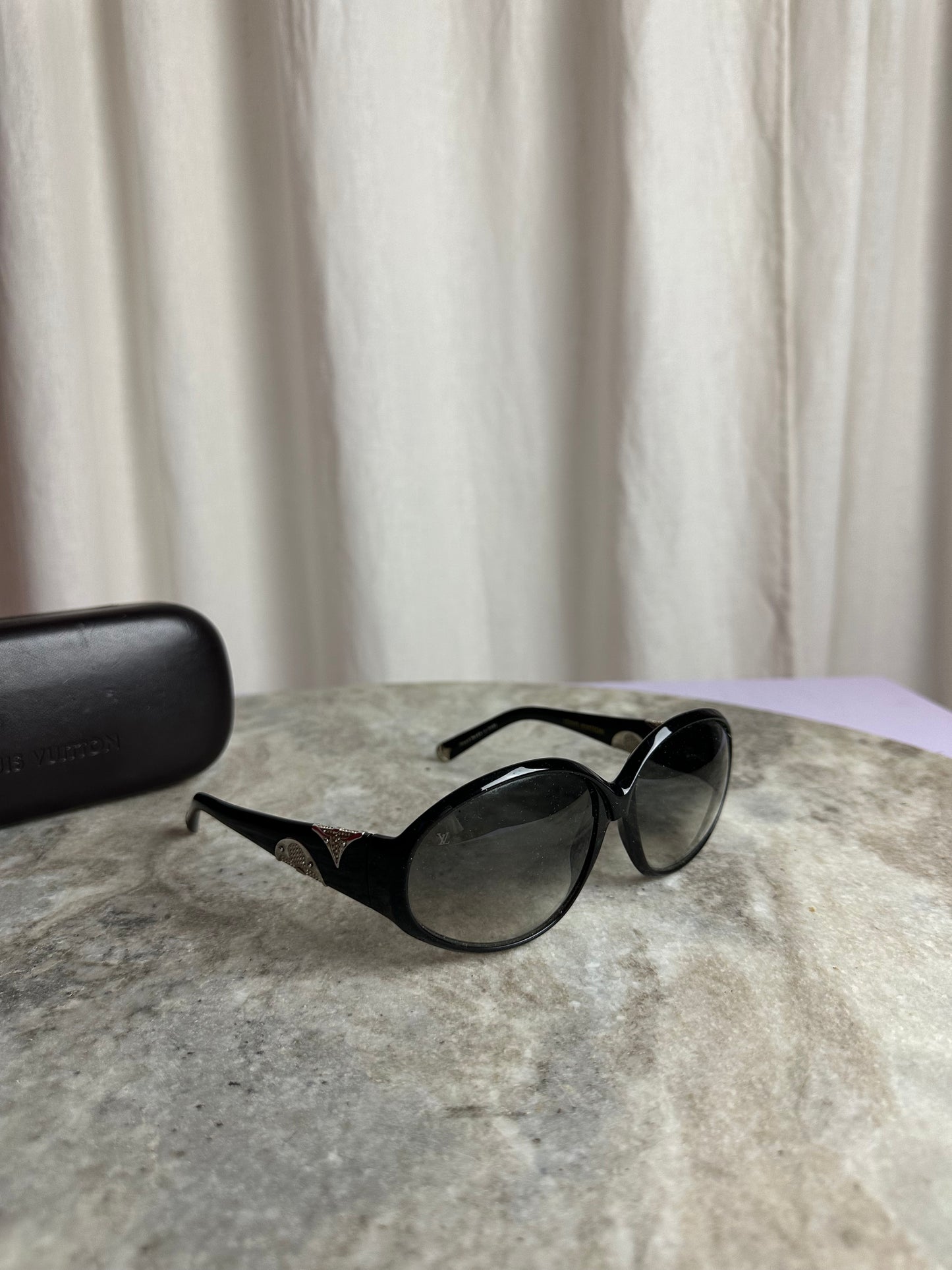 Zonnebril Louis Vuitton zwart - Iris PM