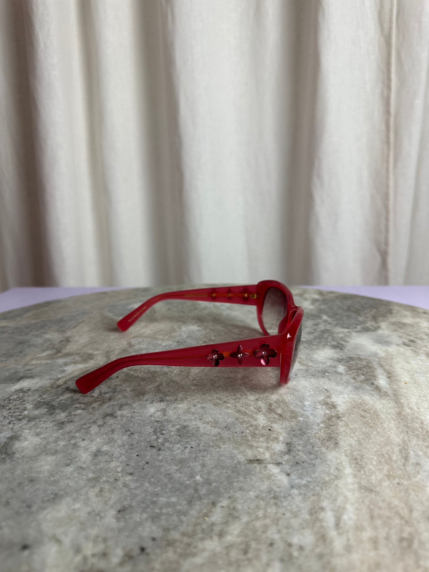 Zonnebril Louis Vuitton Fleur de Monogram rood