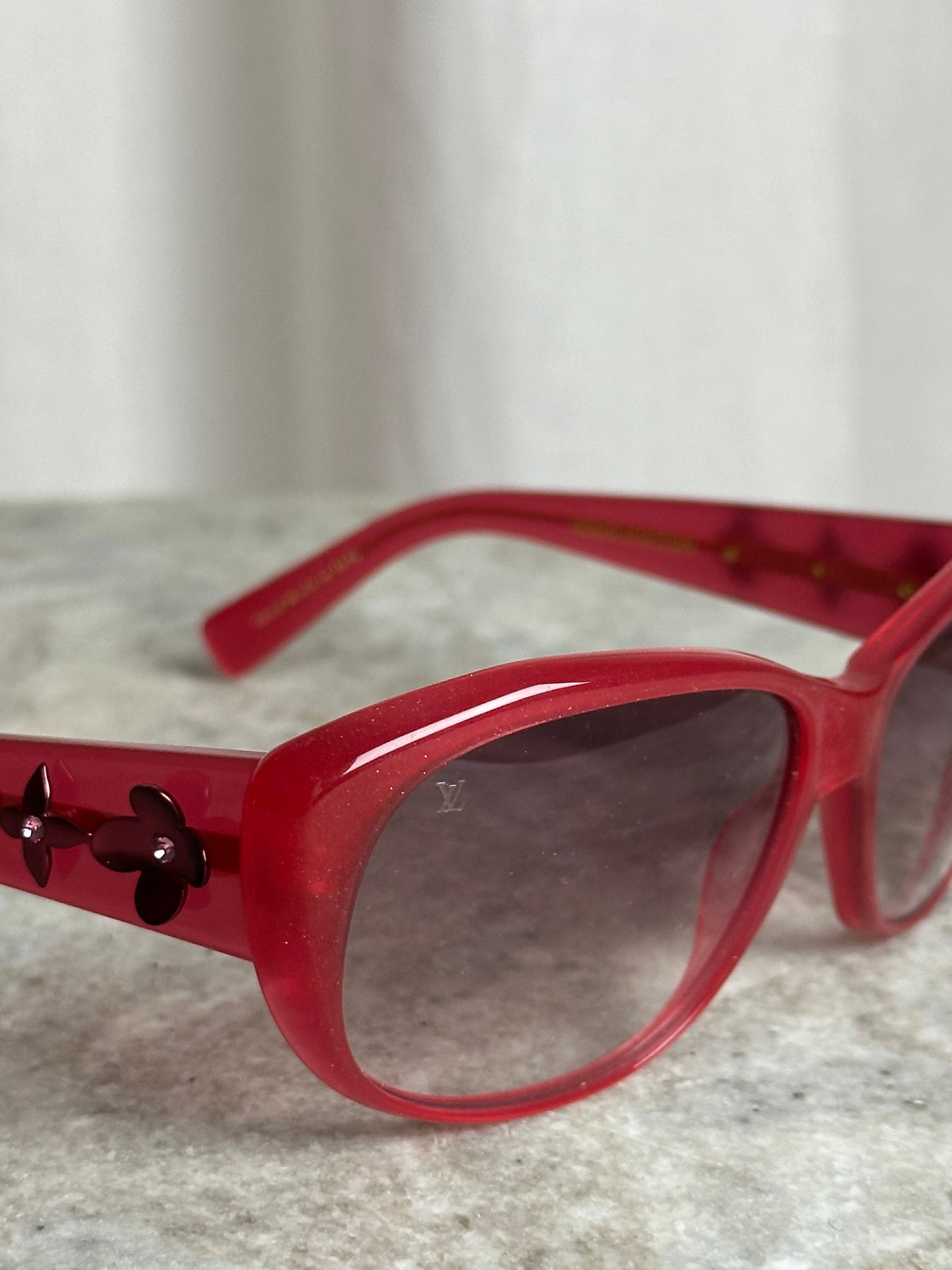 Zonnebril Louis Vuitton Fleur de Monogram rood