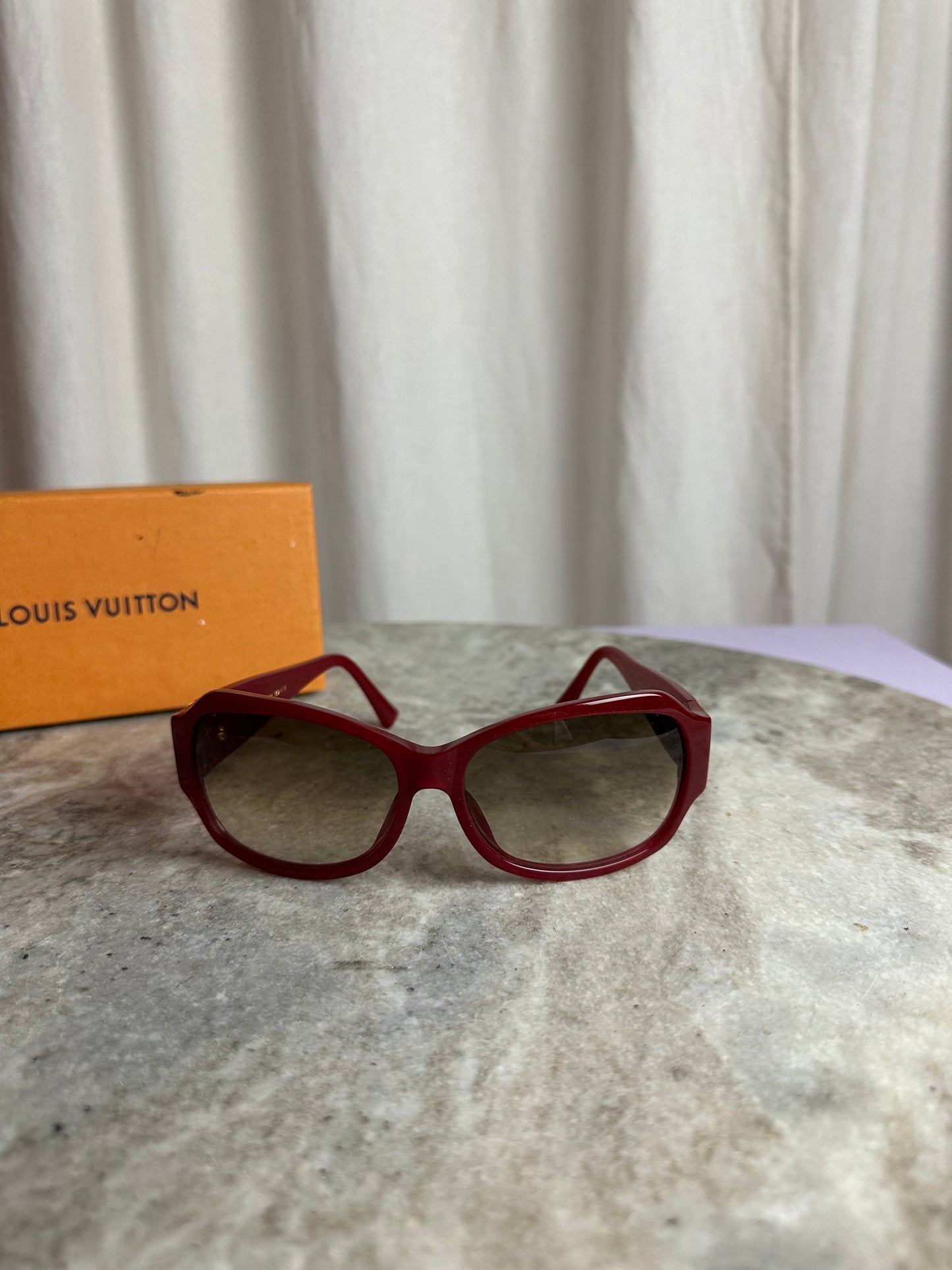 Louis Vuitton zonnebril – rood montuur met Monogram strass details