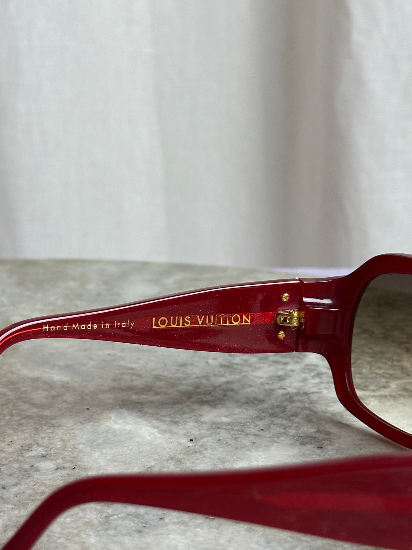Louis Vuitton zonnebril – rood montuur met Monogram strass details