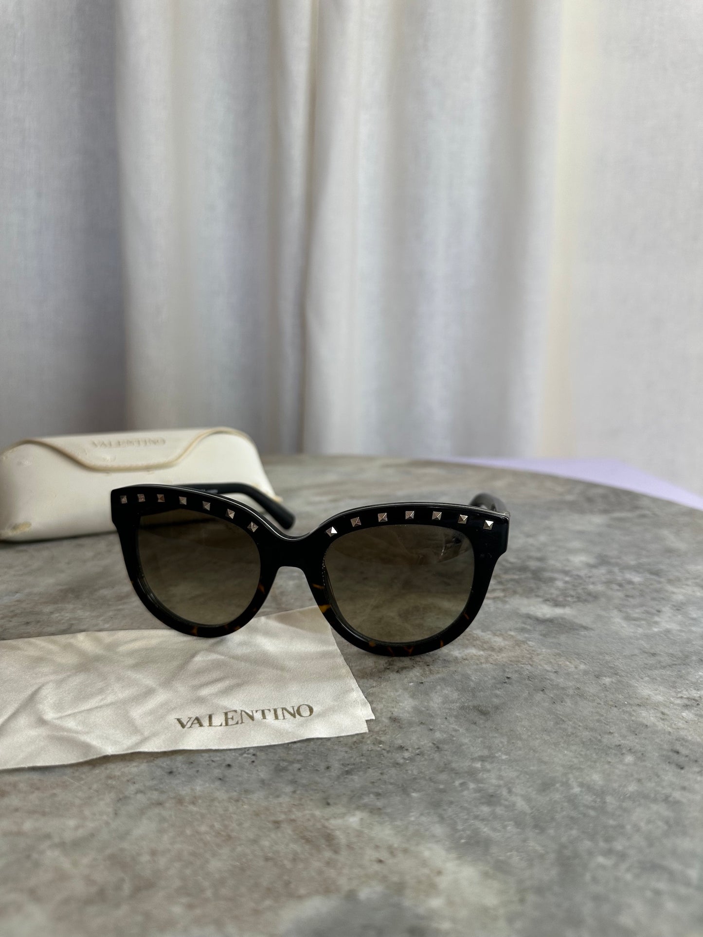 Zonnebril Valentino studs